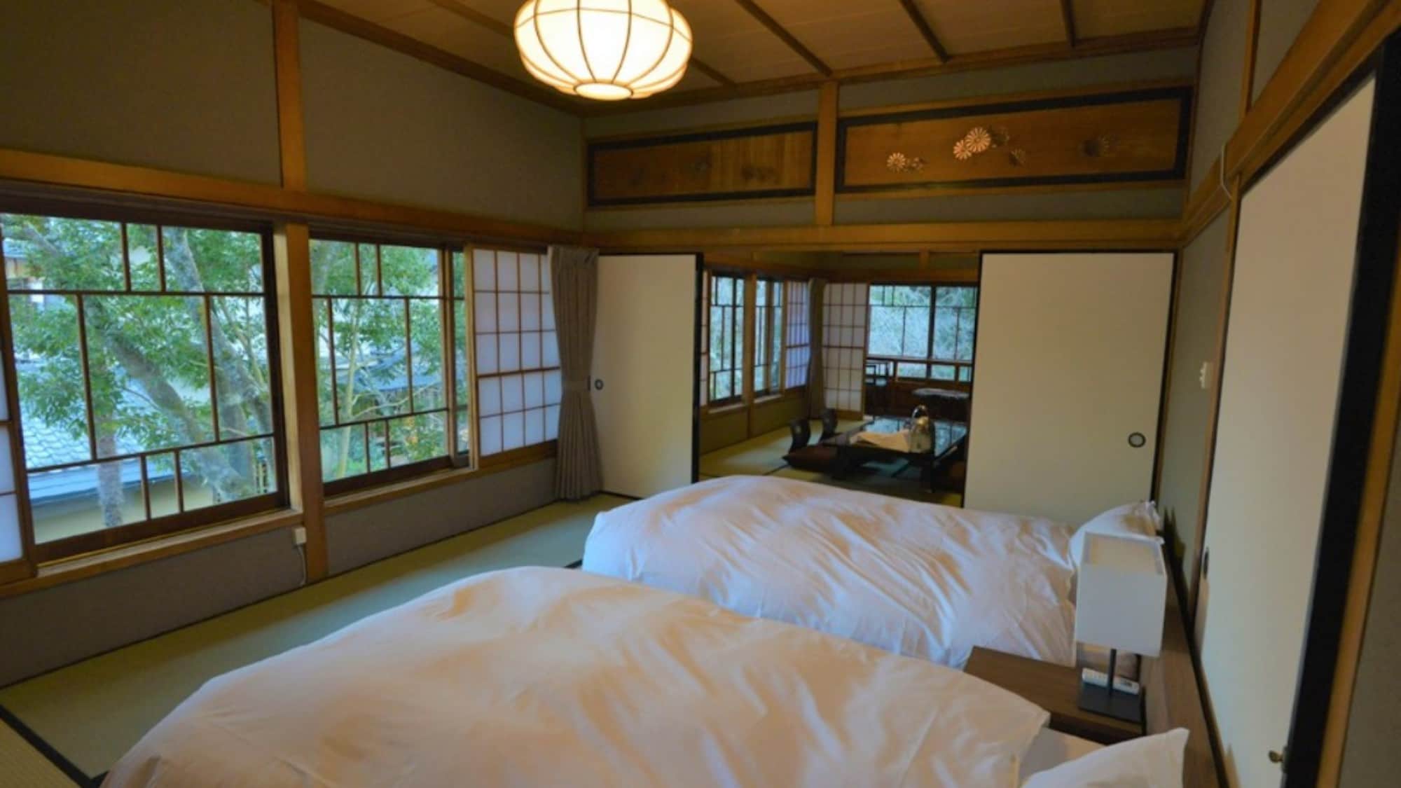 2nd floor [Registered tangible cultural property, with hot spring cypress bath] Old building, 2 beds, Hatsumamakusa