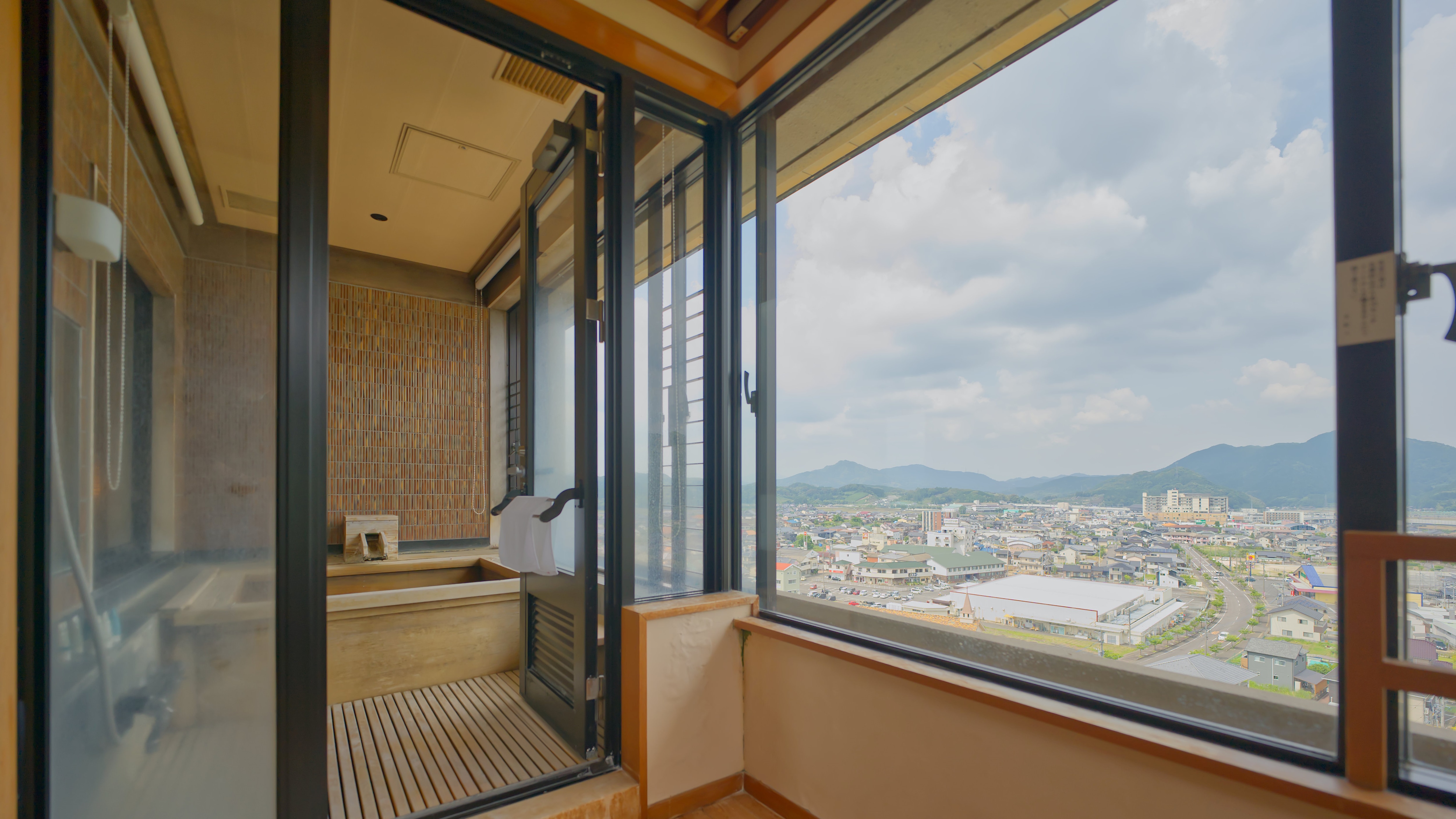Tower Hall/Guest room with fine view bath