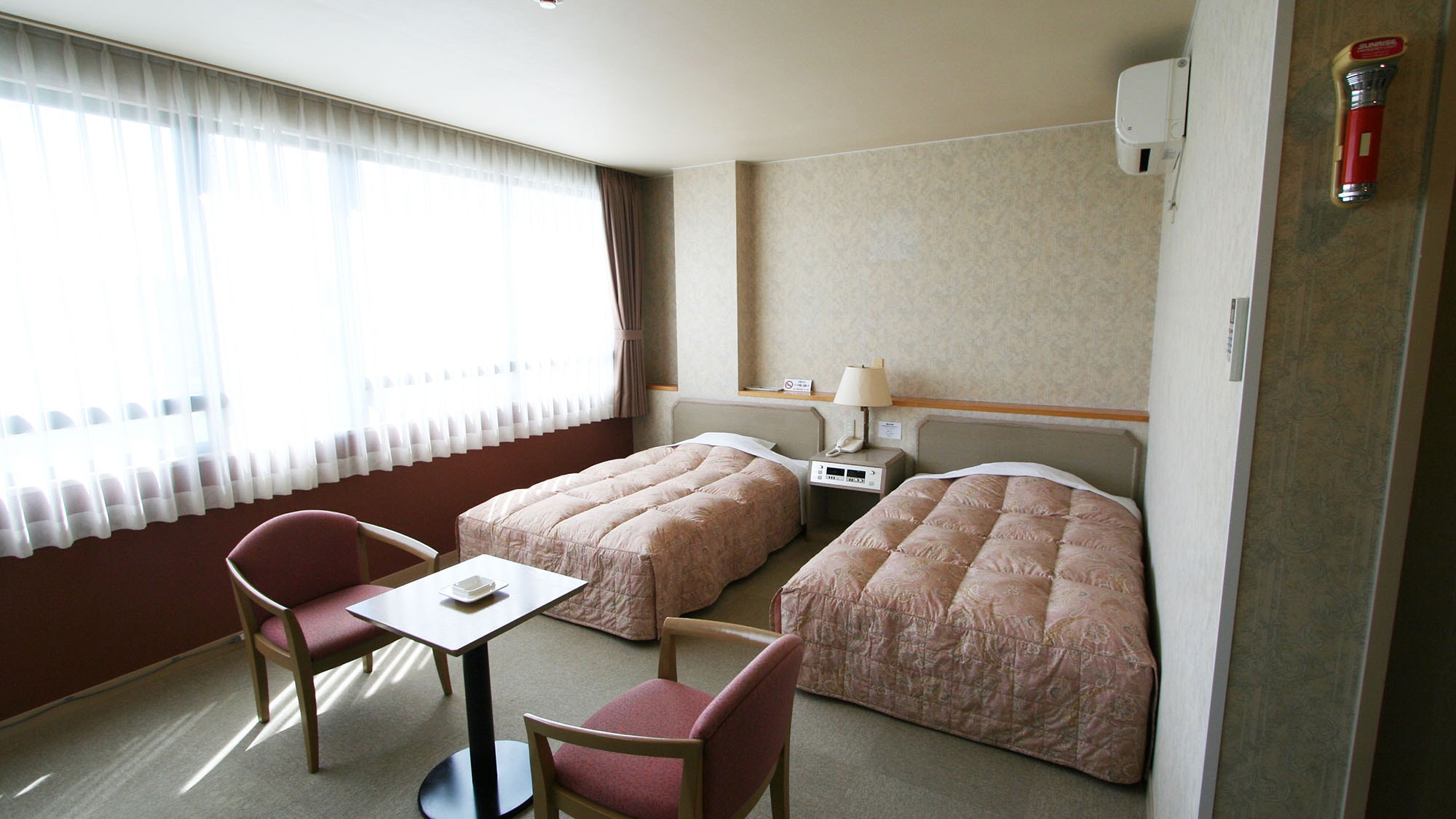 ・寬敞的雙床房適合情侶和單身人士。