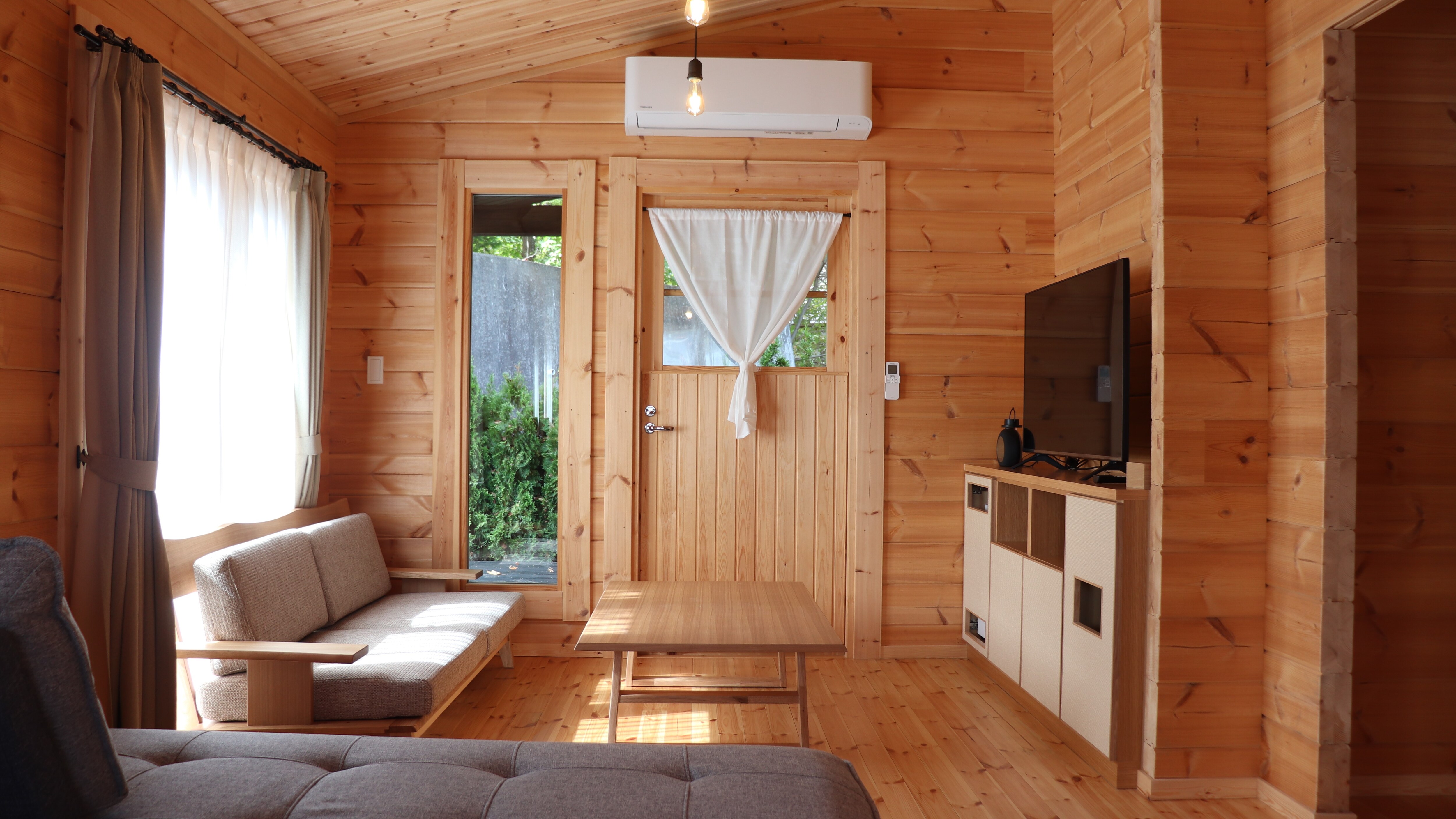 [Cottage with hot spring]