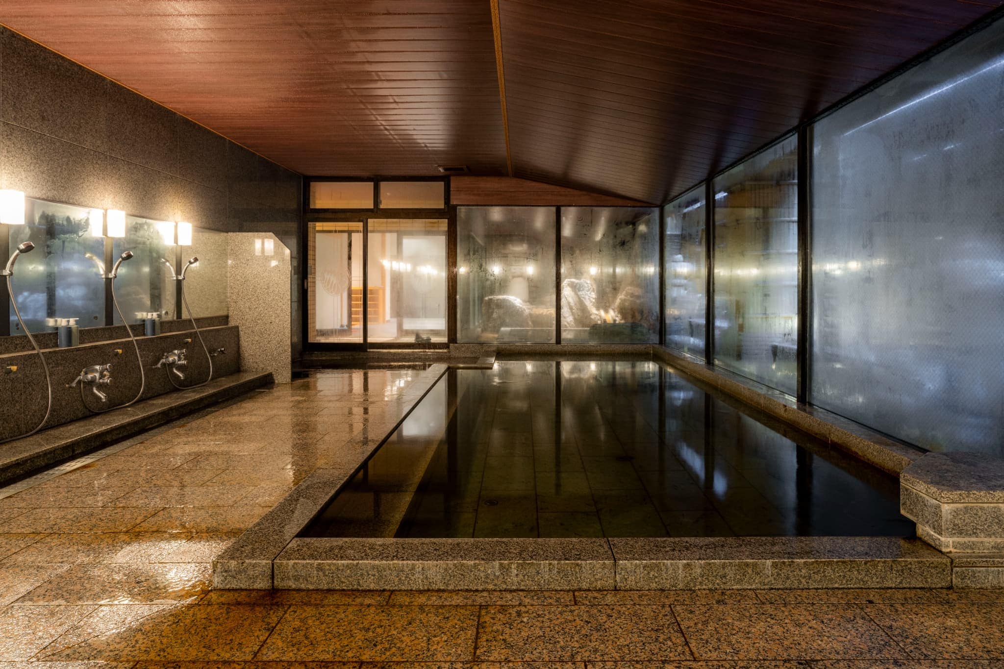 Large public bath "Mio"