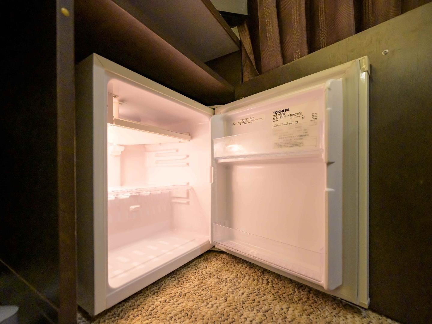 [Guest Rooms] Refrigerators are provided in the rooms.