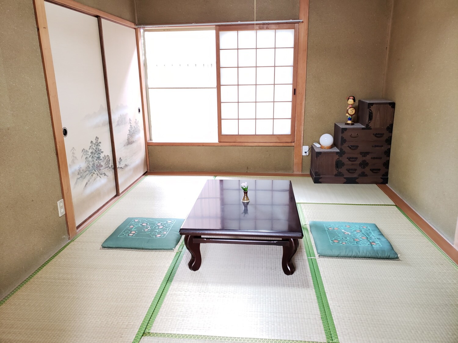 Japanese-style room