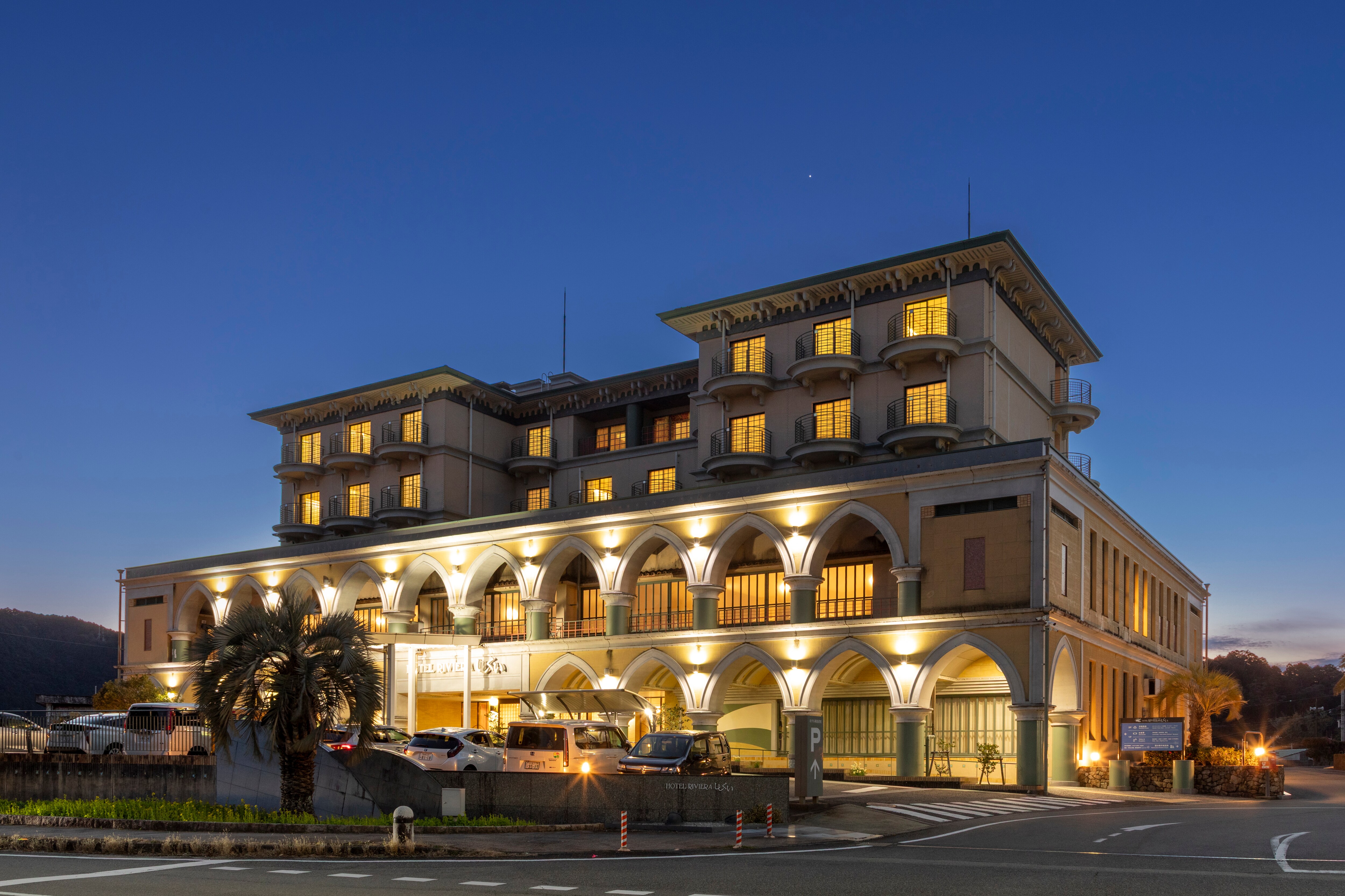 ภายนอก (กลางคืน)