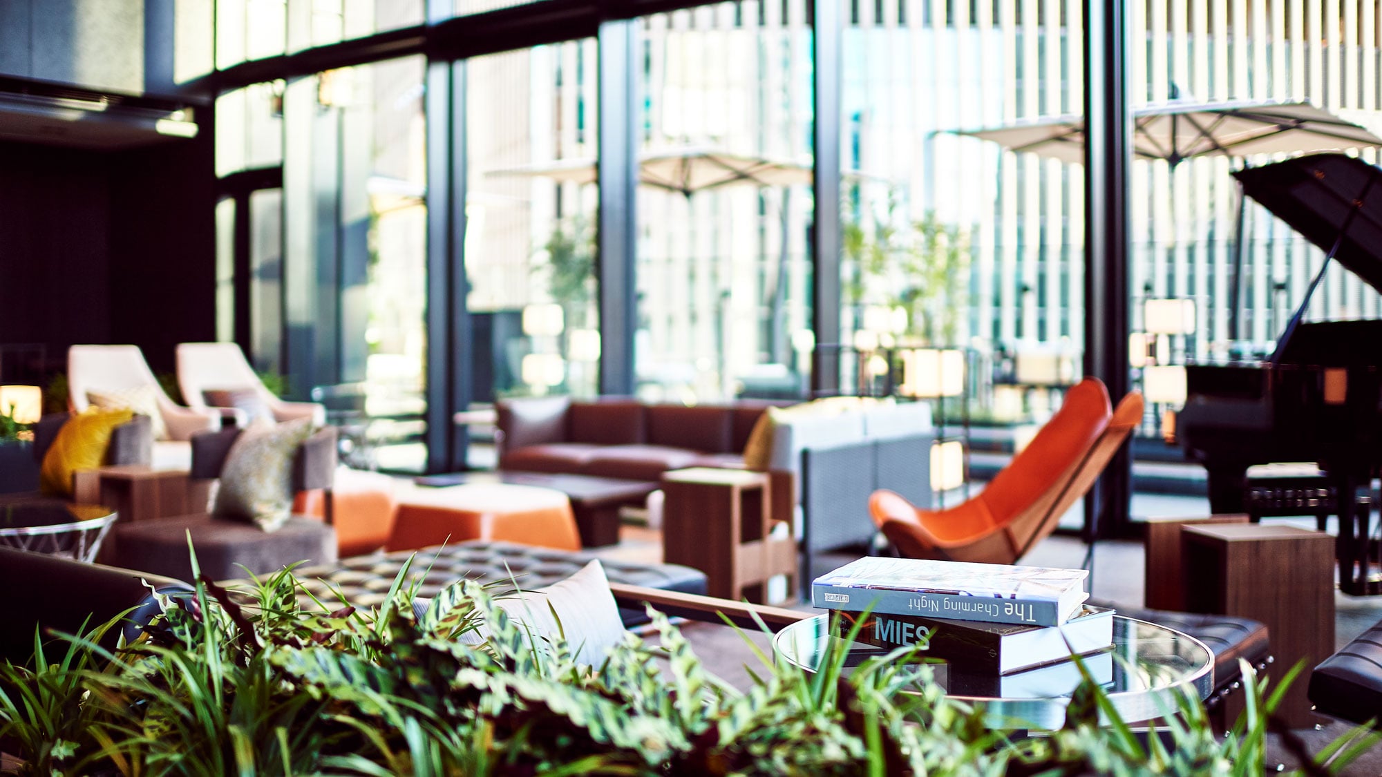 로비 라운지 (4F) 맛의 다른 의자를 배치.