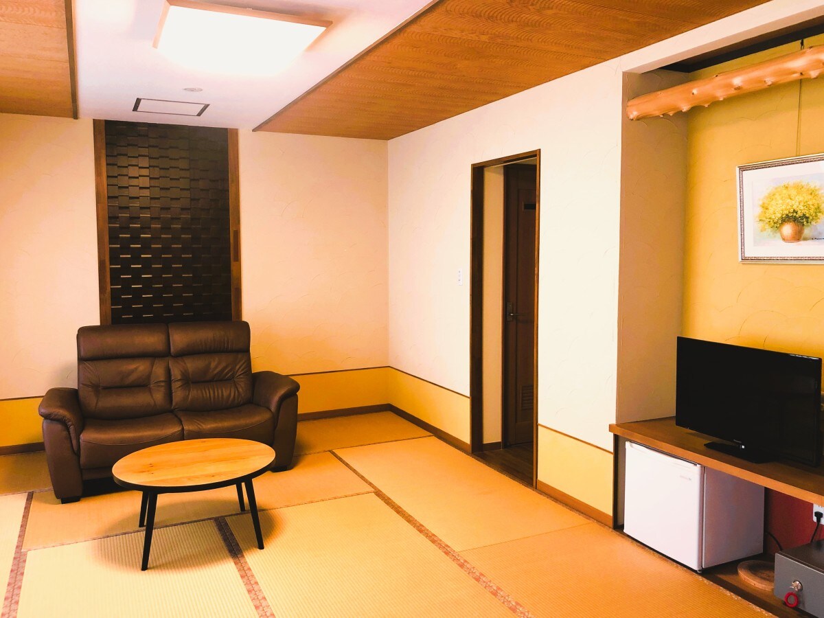〇207 (non-smoking) Japanese-style room, 12 tatami mats