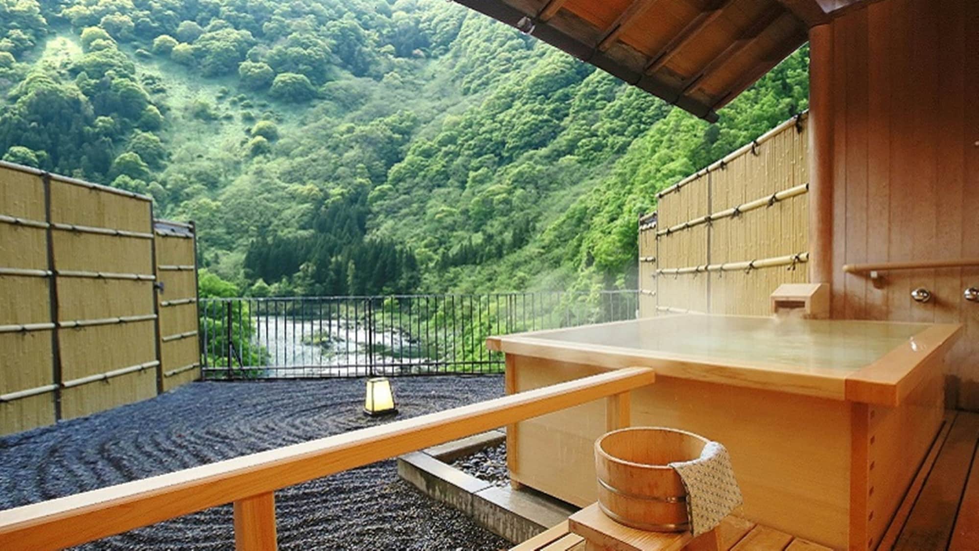 Hijau segar terlihat dari kamar tamu dengan pemandian terbuka (kamar bergaya Jepang)