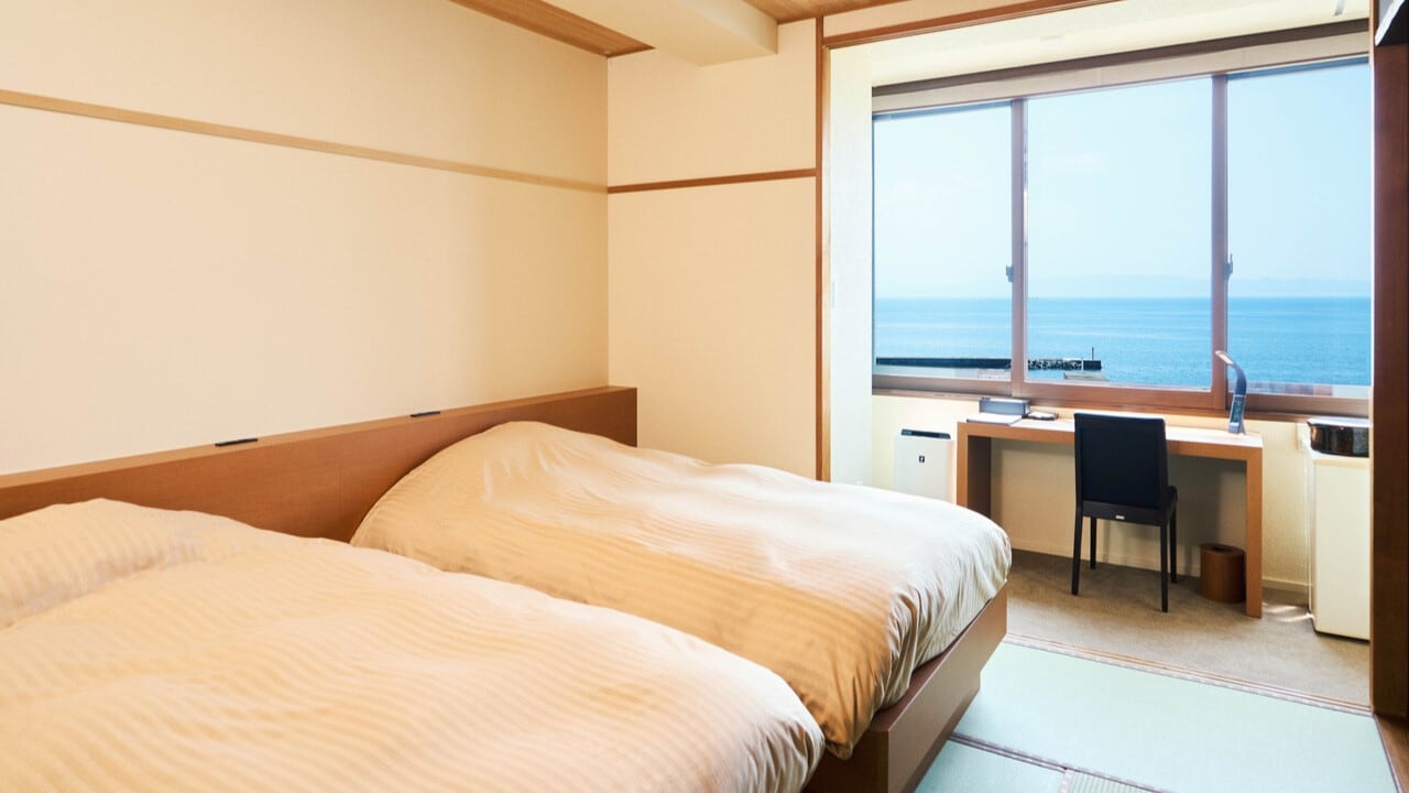 Example of a semi-double room of 10 tatami mats