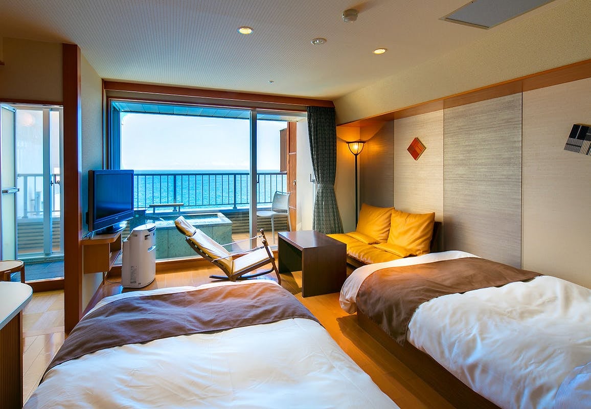 Guest room L type with open-air bath
