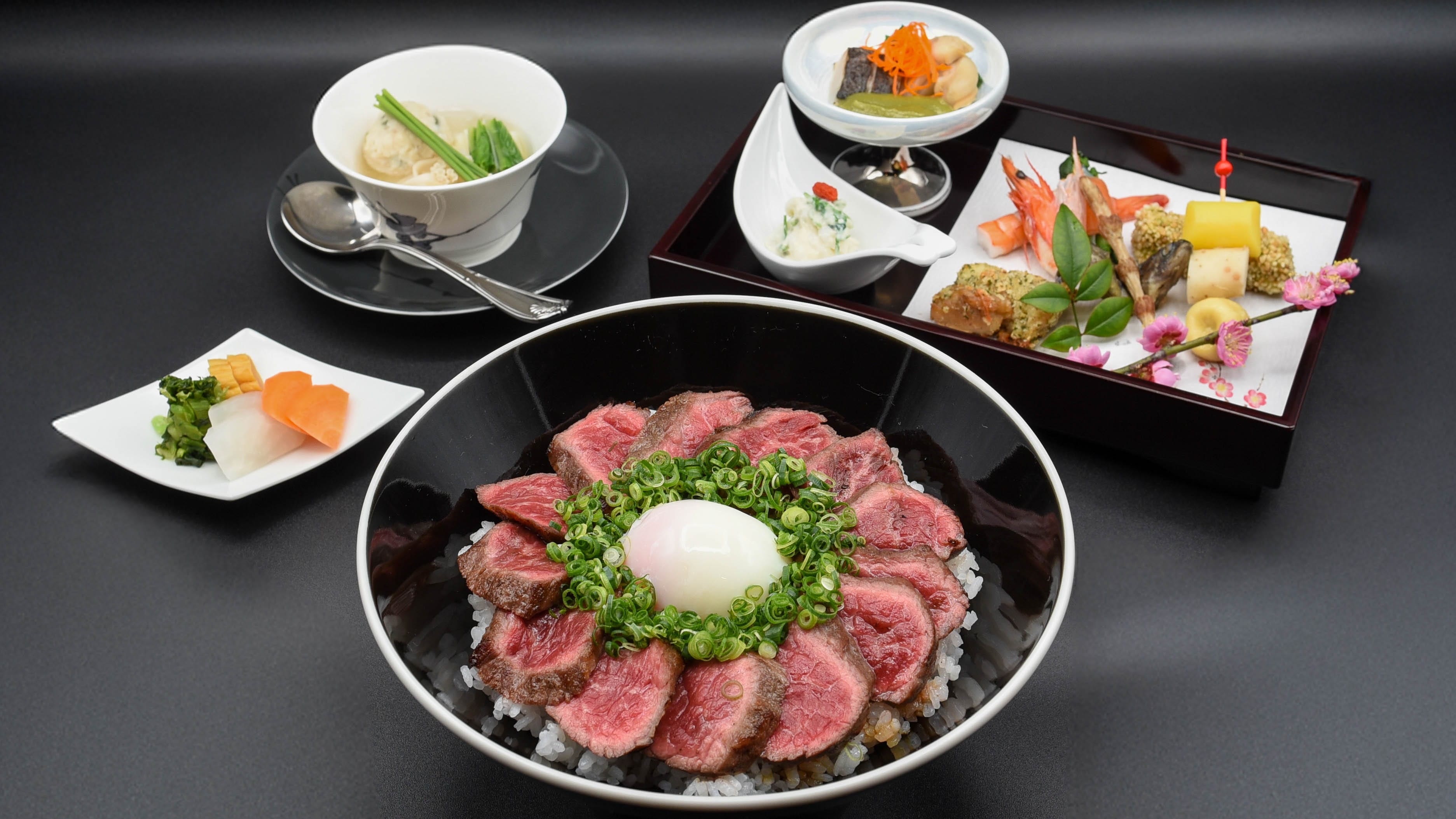 사치를 한 접시에.