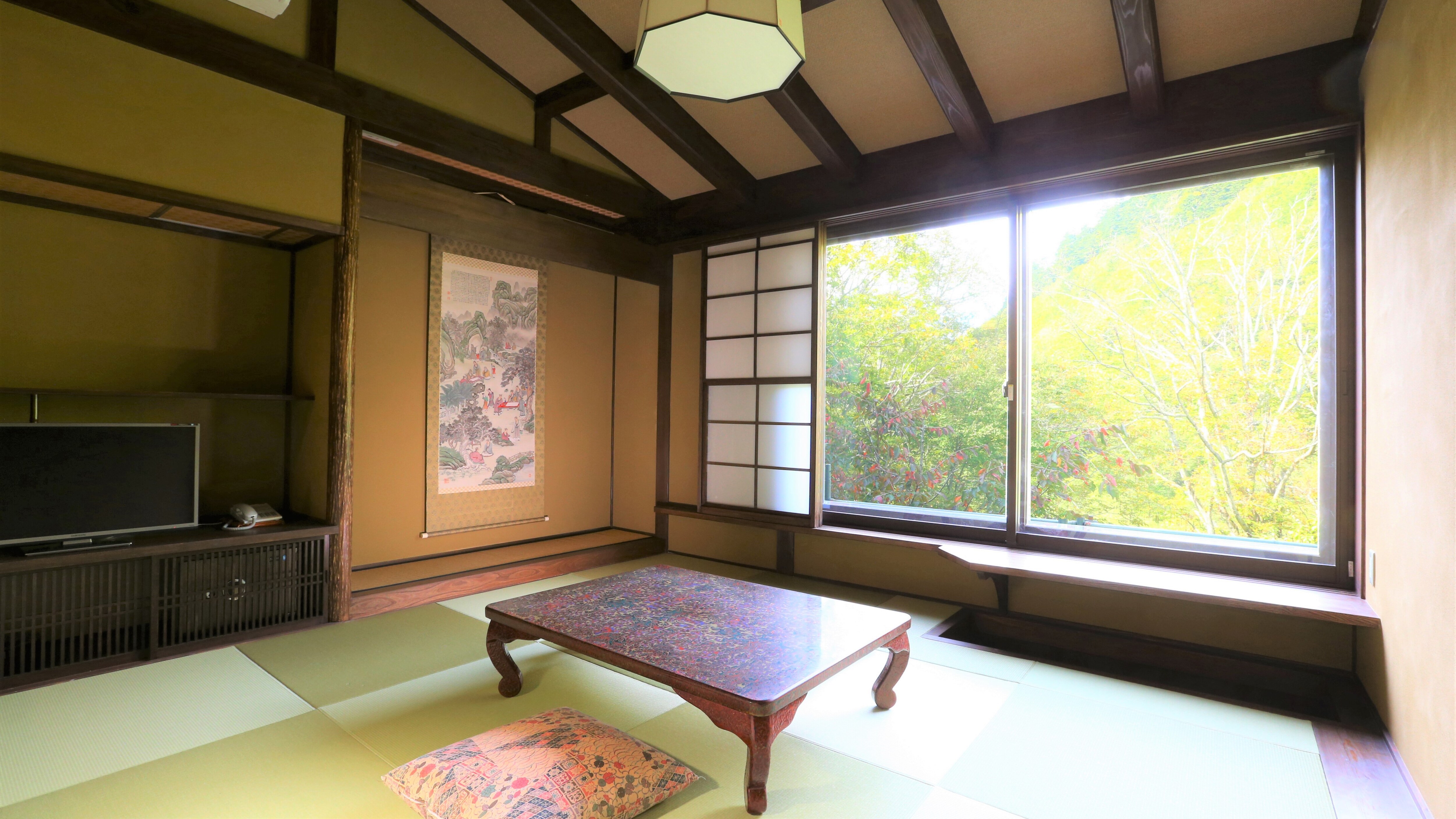 ■ Wild cherry tree You can see the wild cherry tree from the big window.