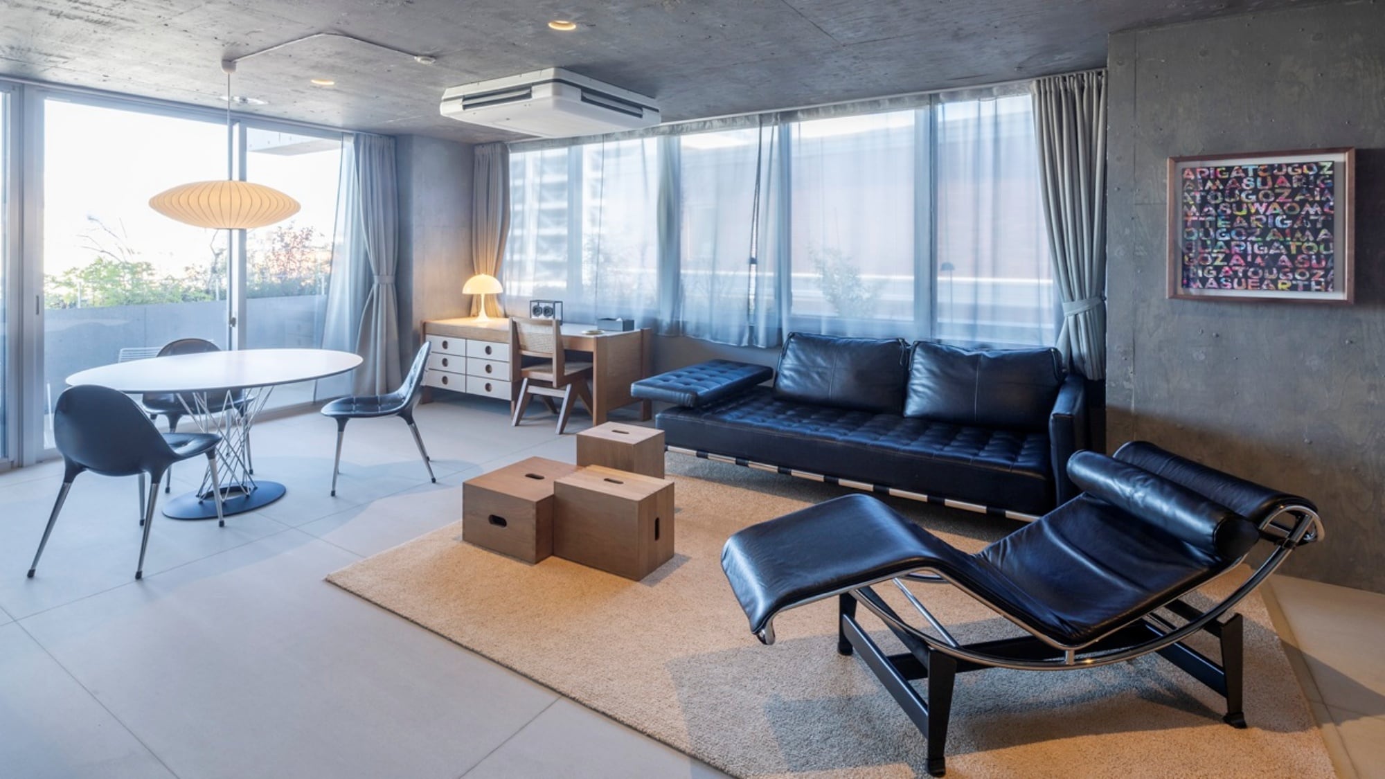 [Premium Residence] โทนสีเงินอันหรูหรายังคงความเป็นโทนสีภายในพร้อมทั้งเชื่อมโยงกับทิวทัศน์ภายนอก