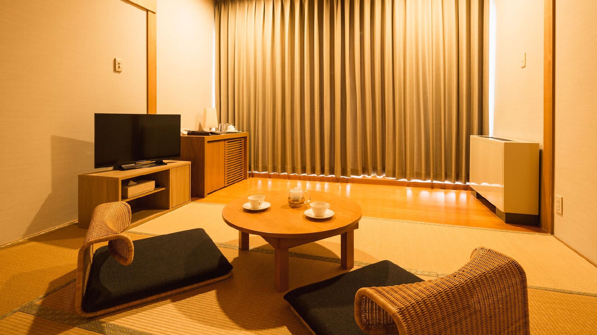 [Contoh kamar Jepang dan Barat] Kami memiliki interior dengan skema warna yang tenang.