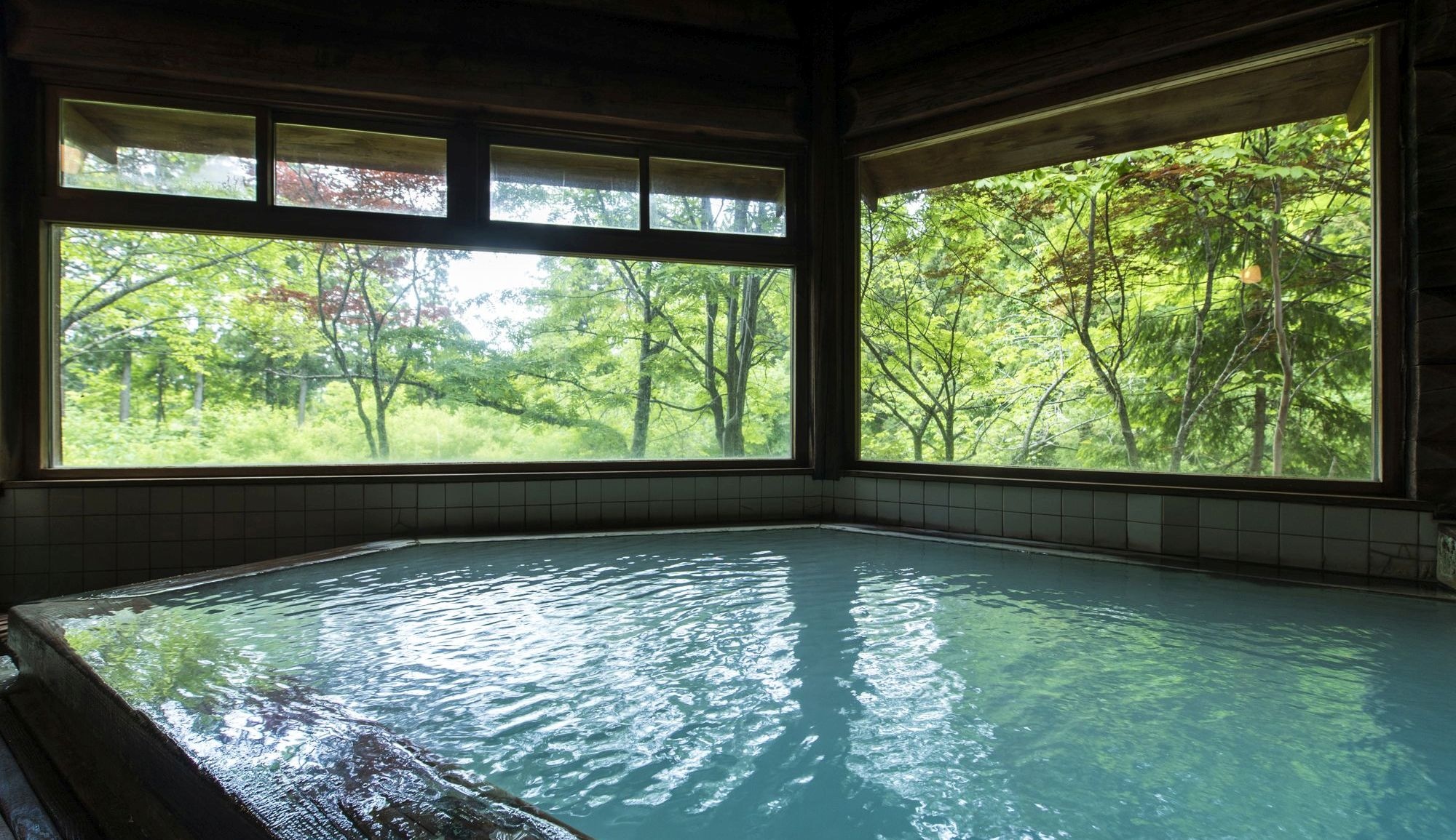 [Hot spring bath made of logs] Most of the baths are made of wood, so you can enjoy the rustic atmosphere.