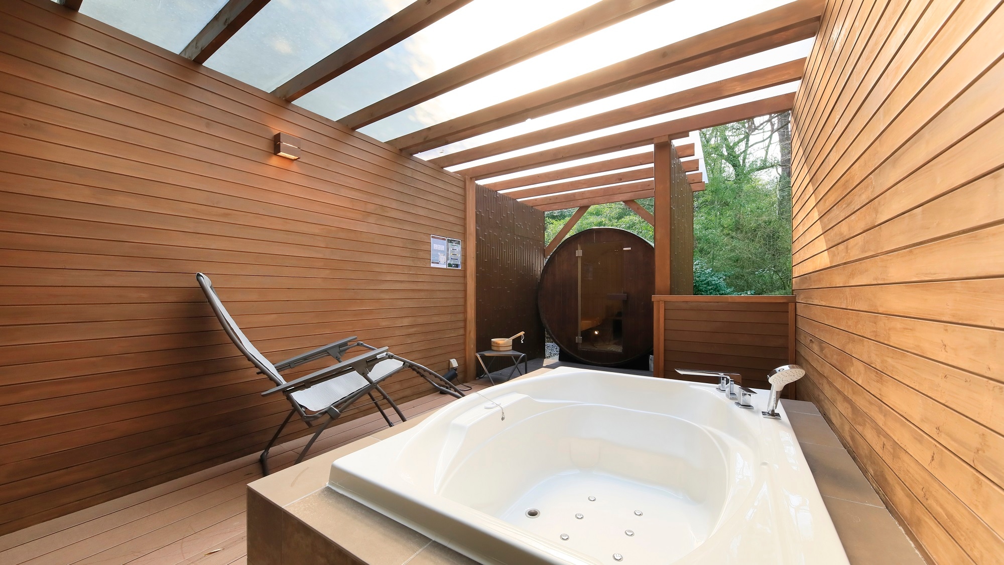 <Western-style twin room with sauna and open-air bath> Private space