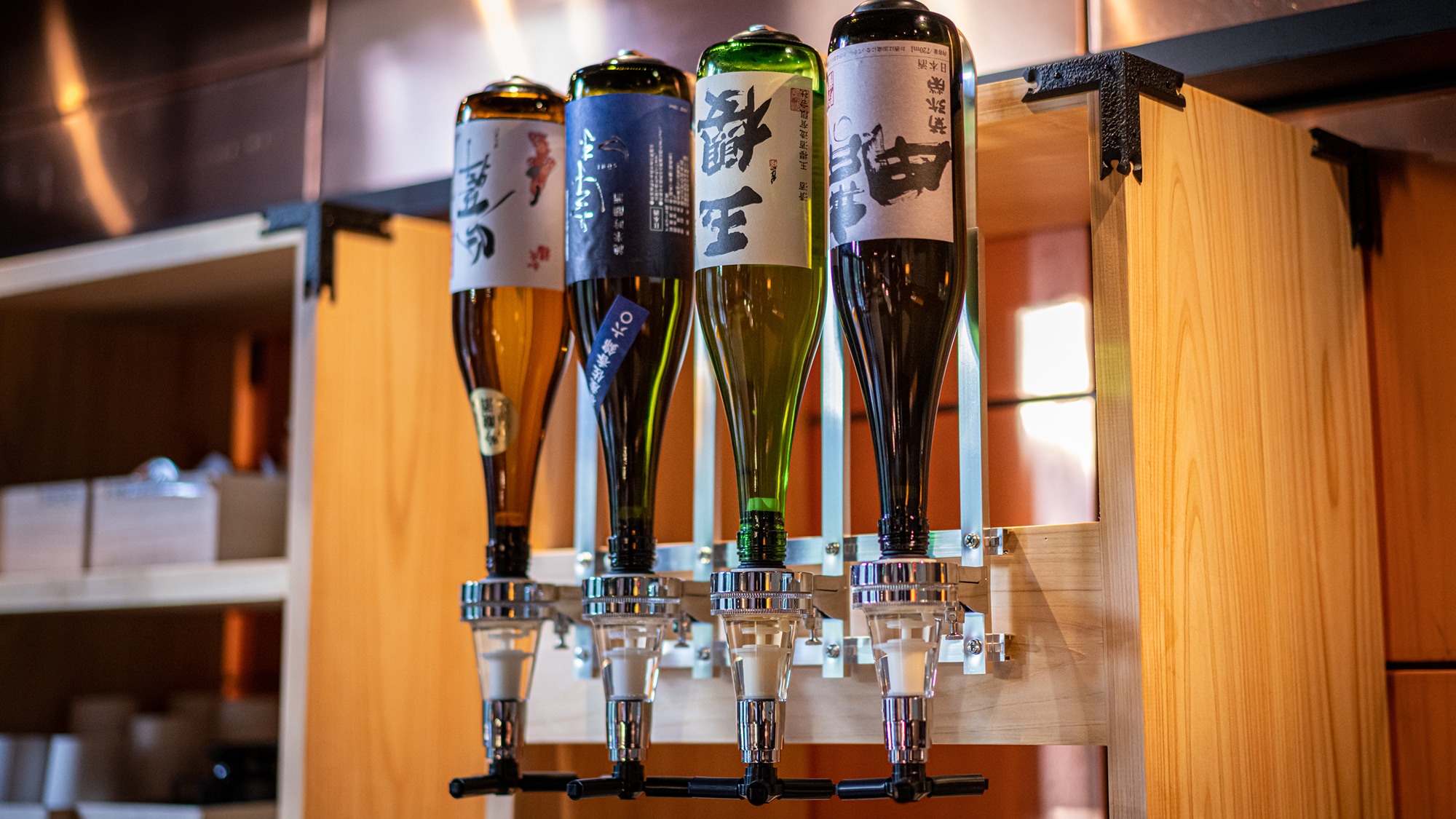 At "Kakuuchi", you can sample the recommended sake from the prefecture. Come with us for dinner.