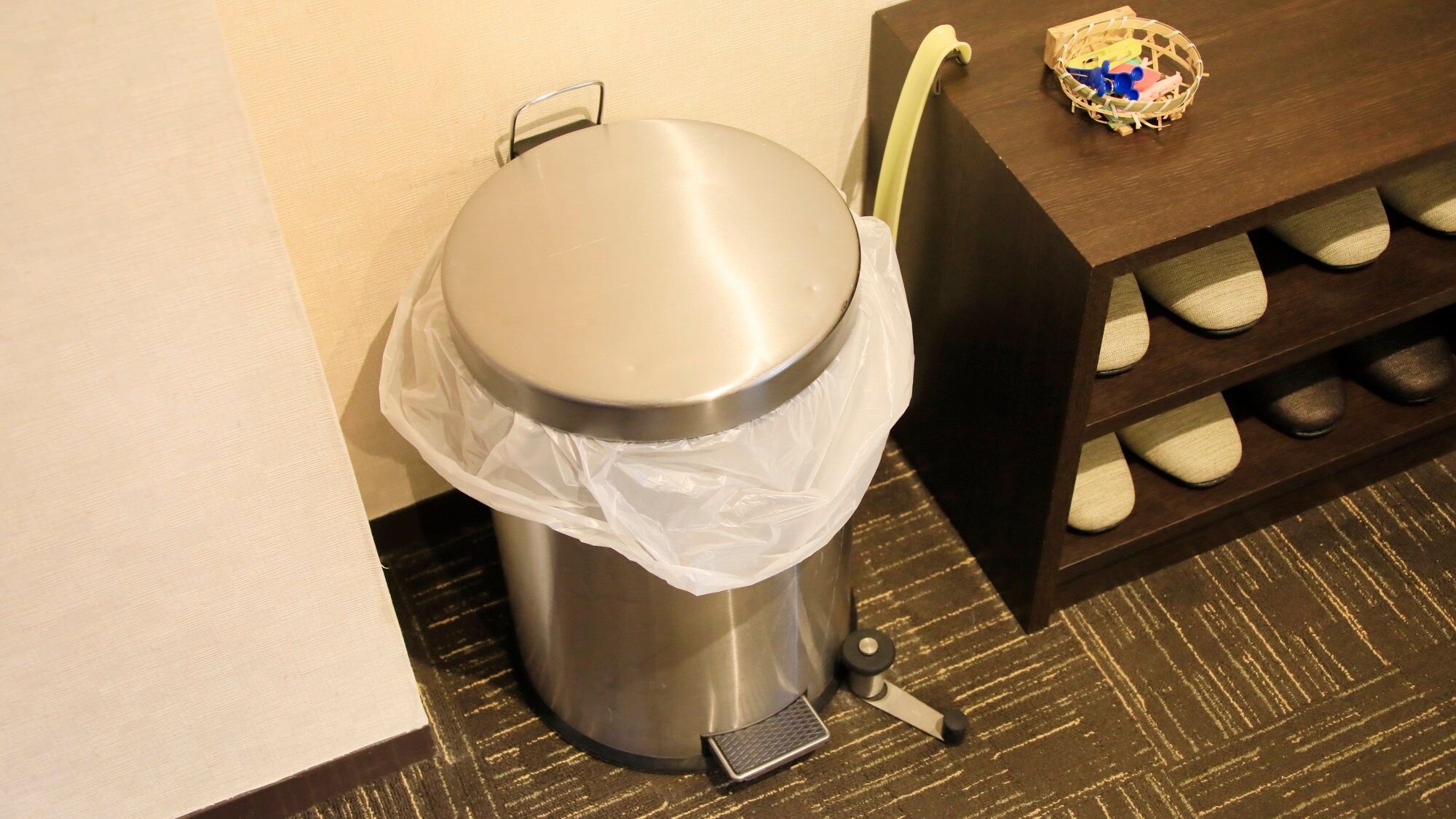 [Common to all dog rooms]