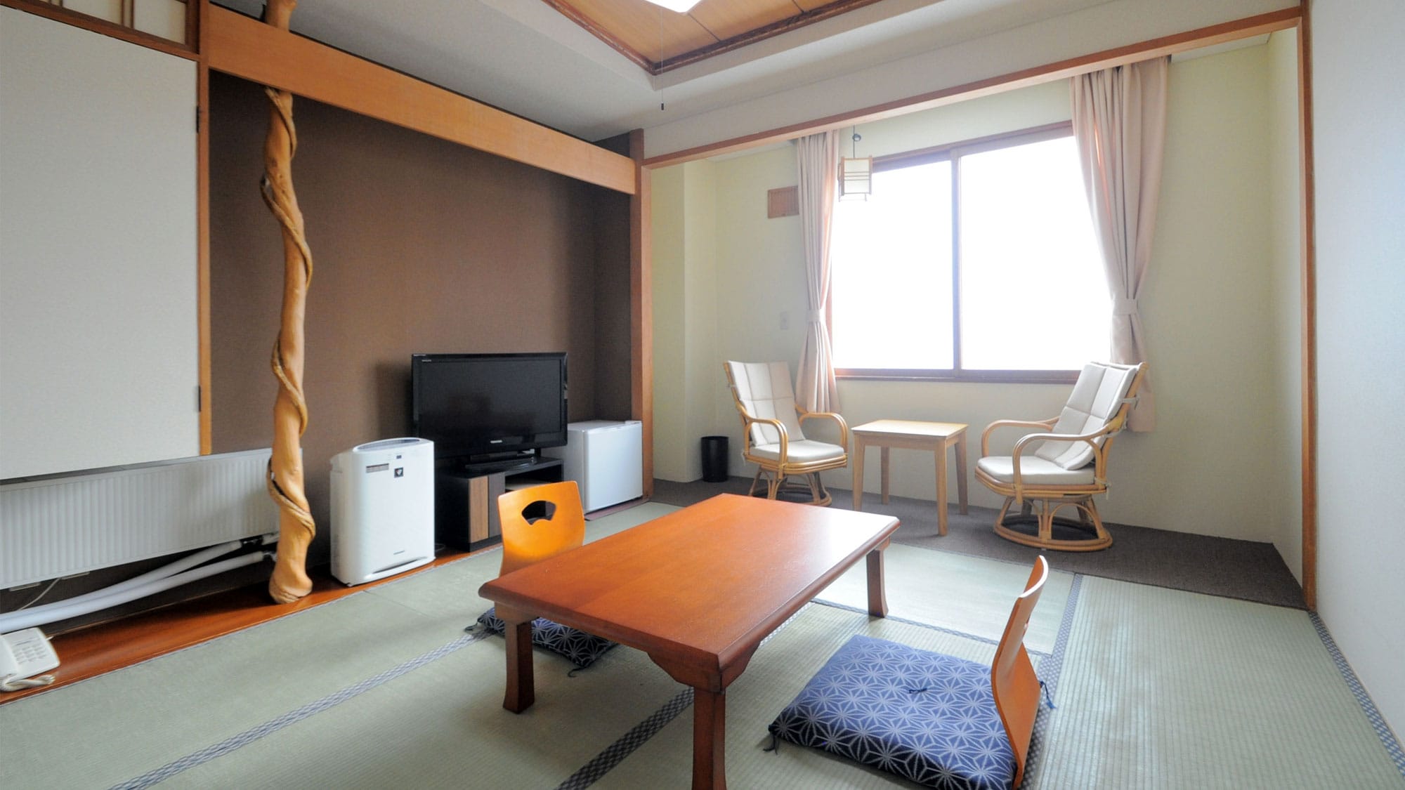 [Japanese-style room]