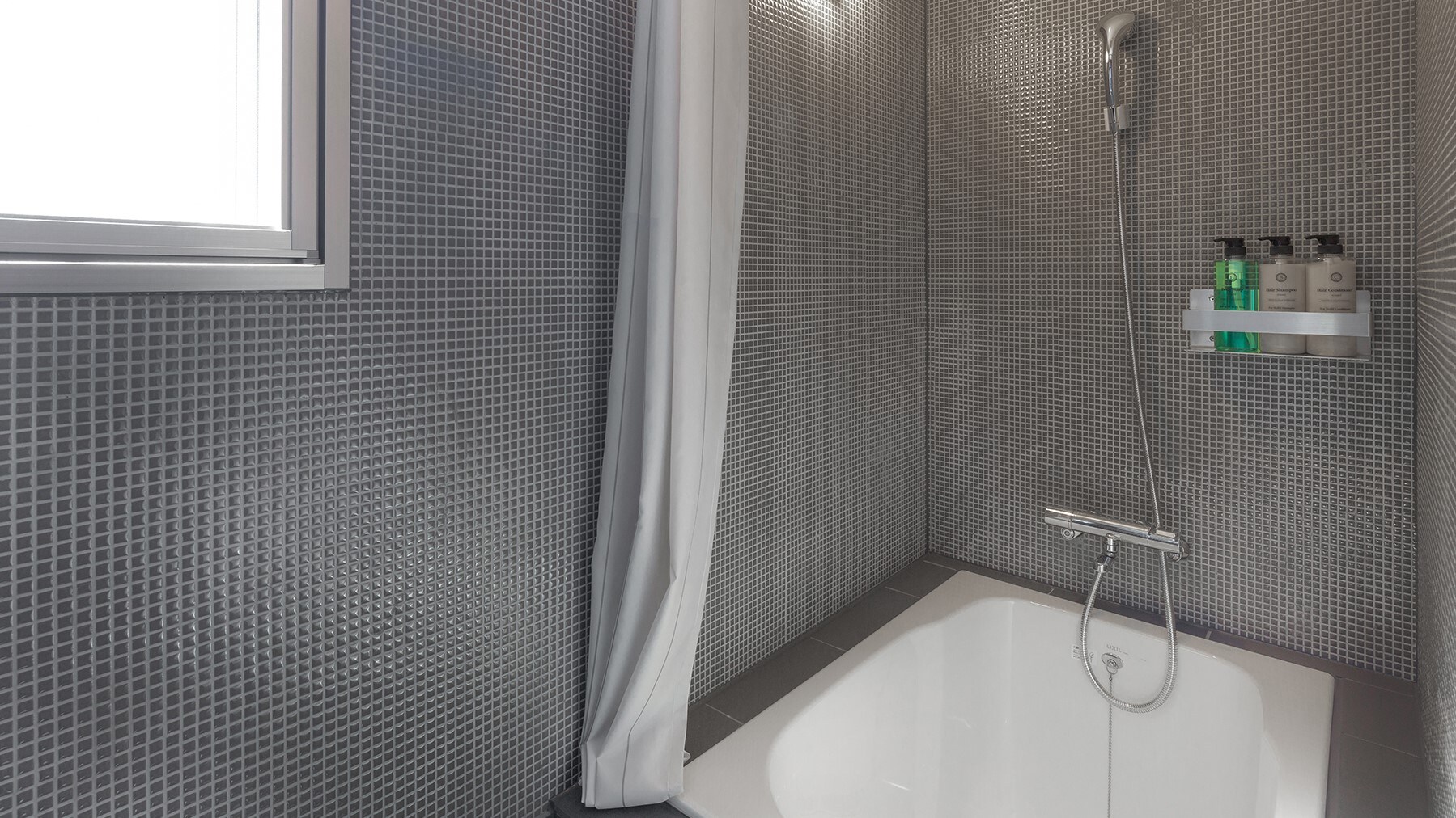 Twin room: Bathroom