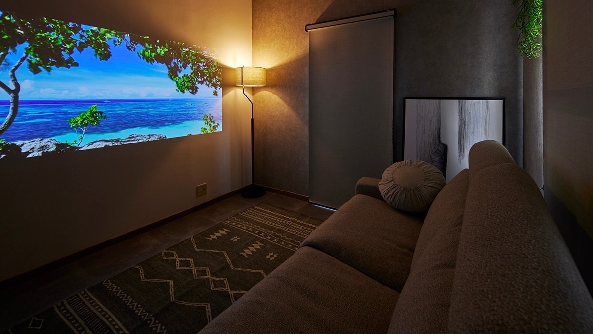Phòng chiếu phim được cải tạo và xây mới vào tháng 2 năm 2023. Bạn có thể xem Netflix và các nội dung khác miễn phí trên màn hình lớn.