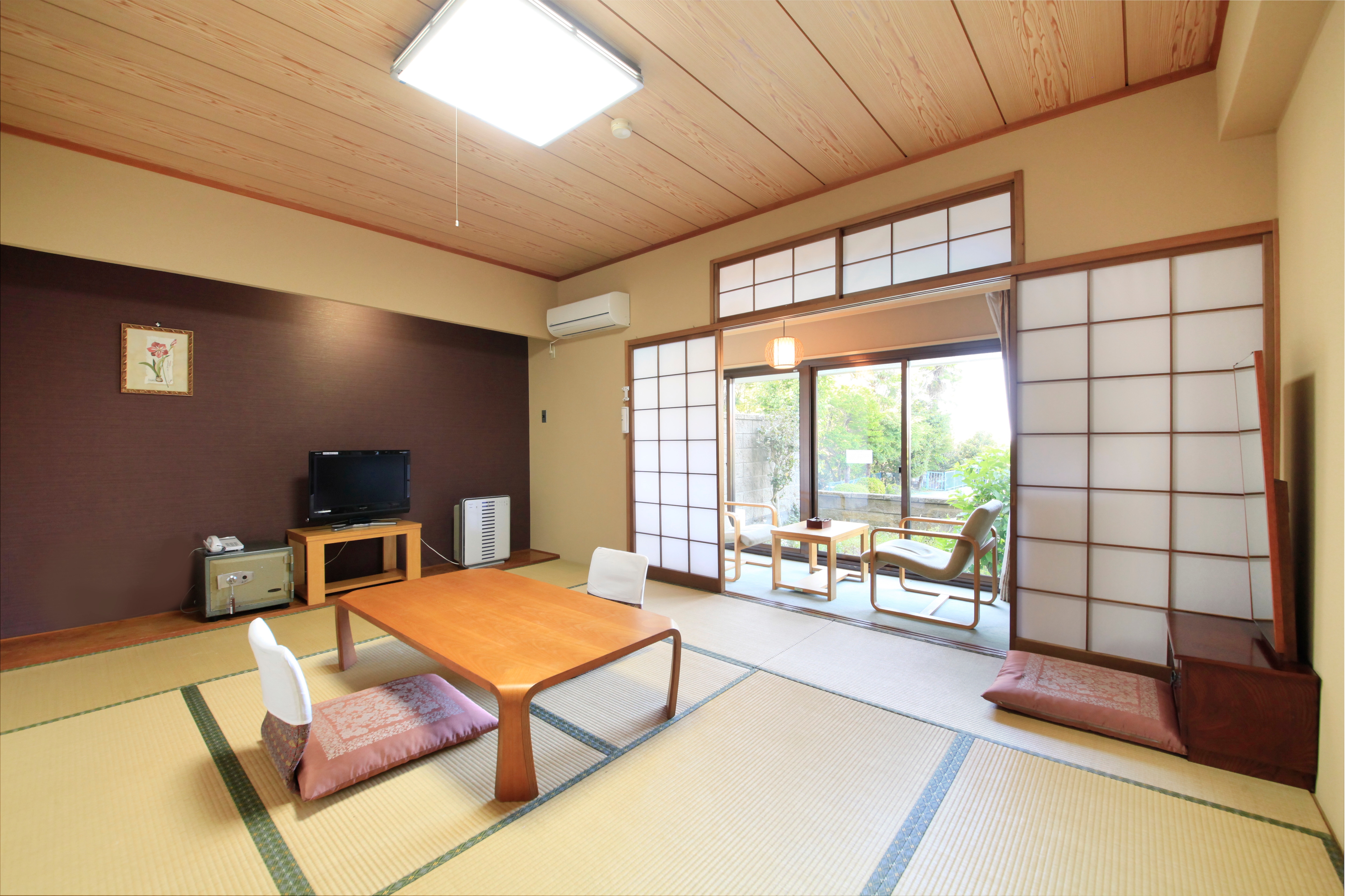 [Defective] No bath or toilet (Japanese-style room, 8 tatami mats) (Example)