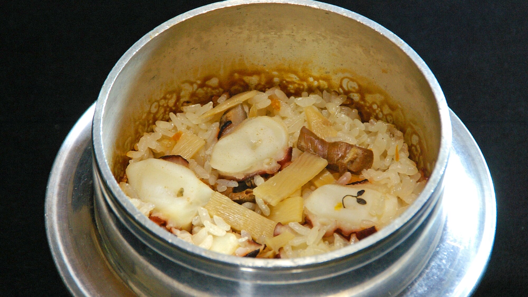 *[Example of dish] Enjoy delicious octopus rice pot!