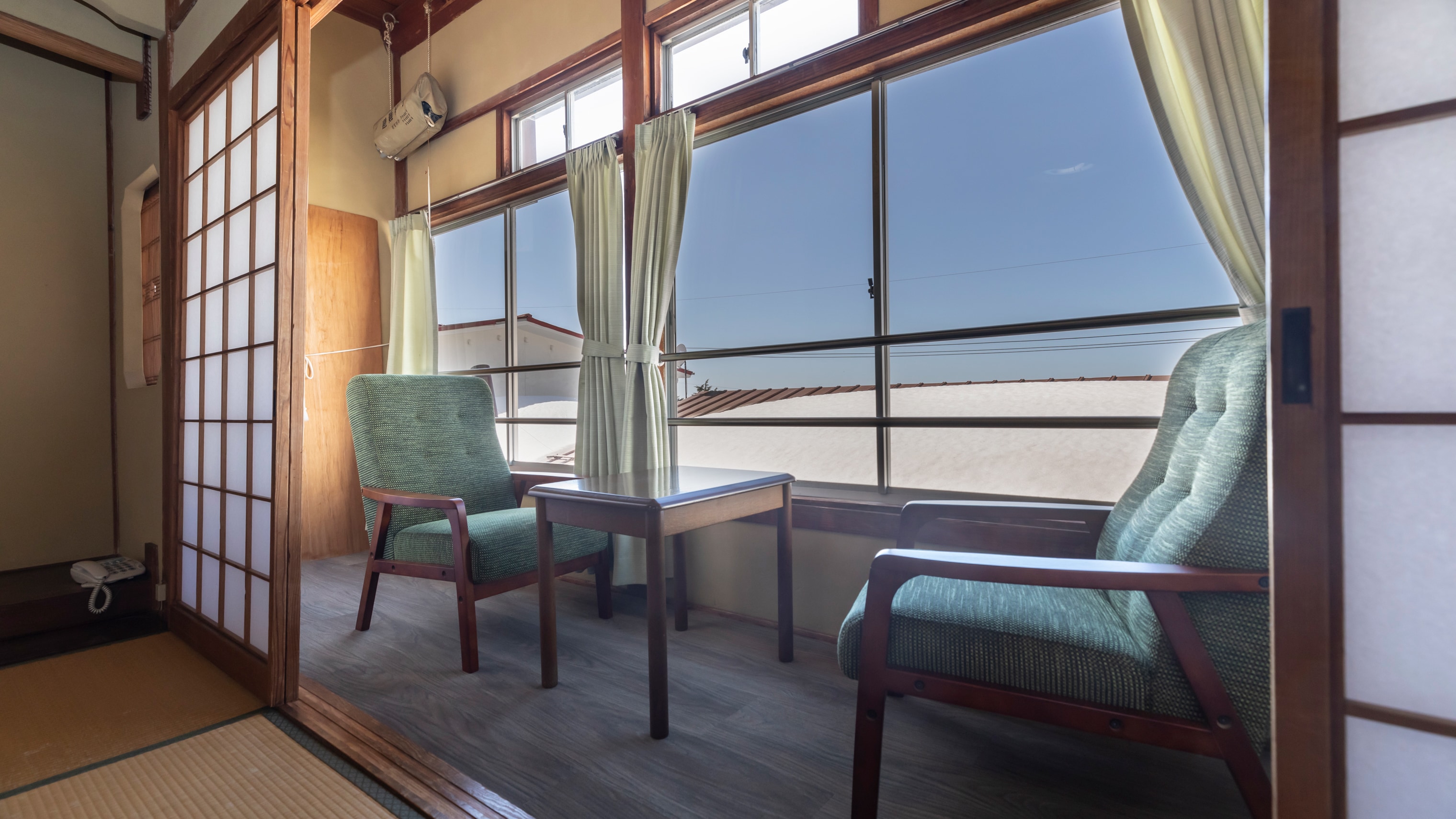[Non-smoking] Japanese-style room for 4-5 people (shared bathroom and toilet)