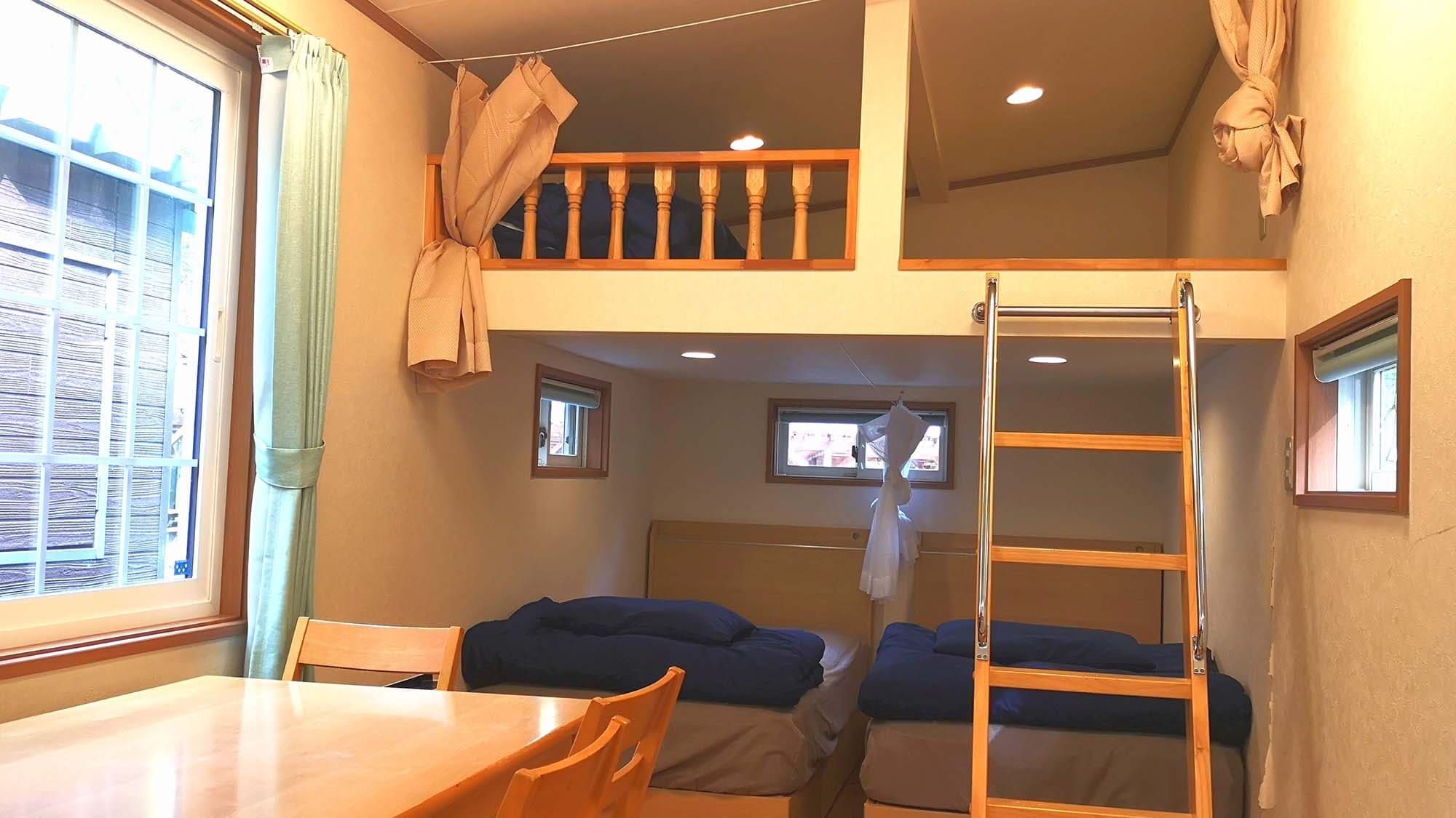 ・Trailer house "Comfort Cabin" with 2 beds and loft for up to 2 people.