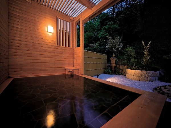 Open-air bath (at night) A large open-air bath and a cypress tub bath are available in the open-air bath.