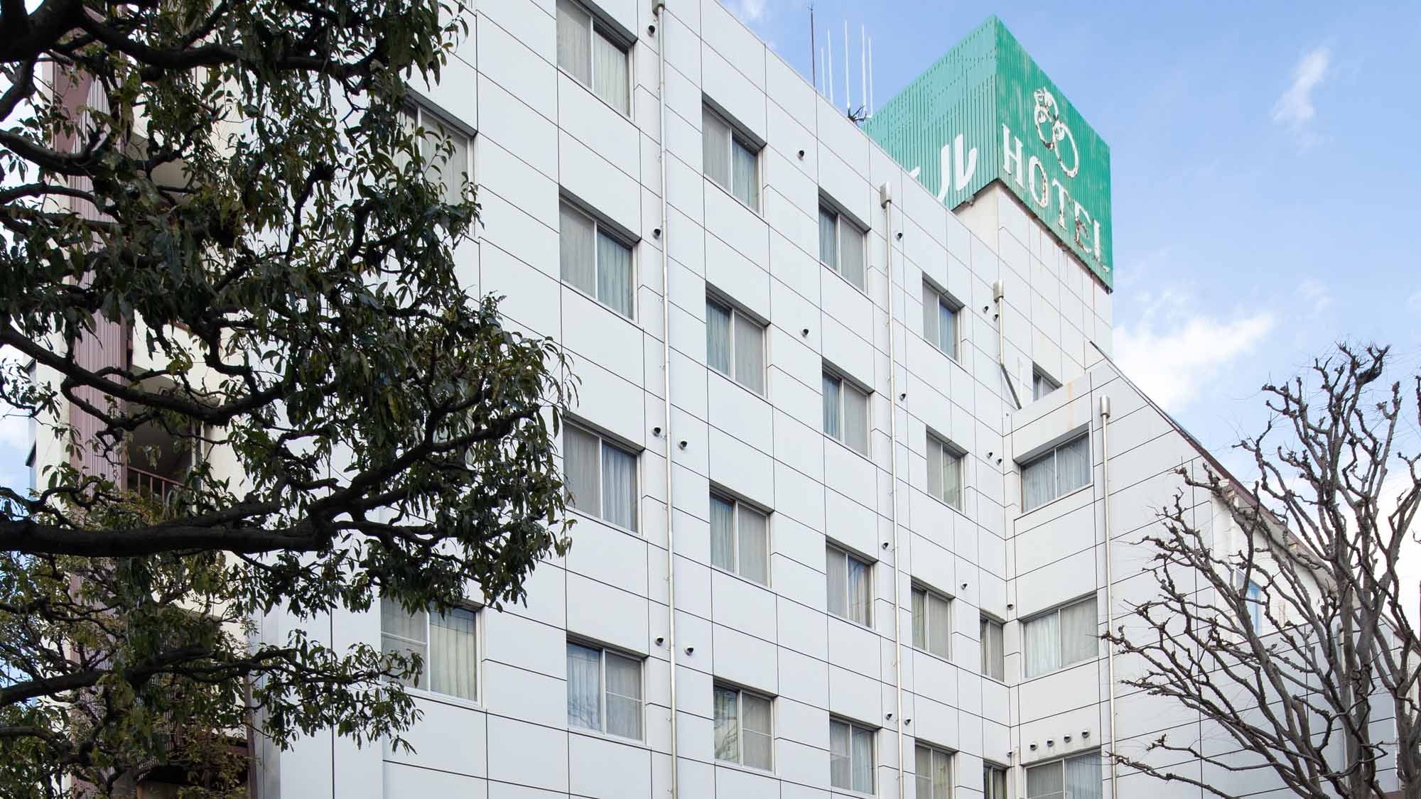 *Exterior: 1 minute walk from Komagane Station and 5 minutes by car from Komagane IC on the Chuo Expressway! There is also a men's bathhouse.