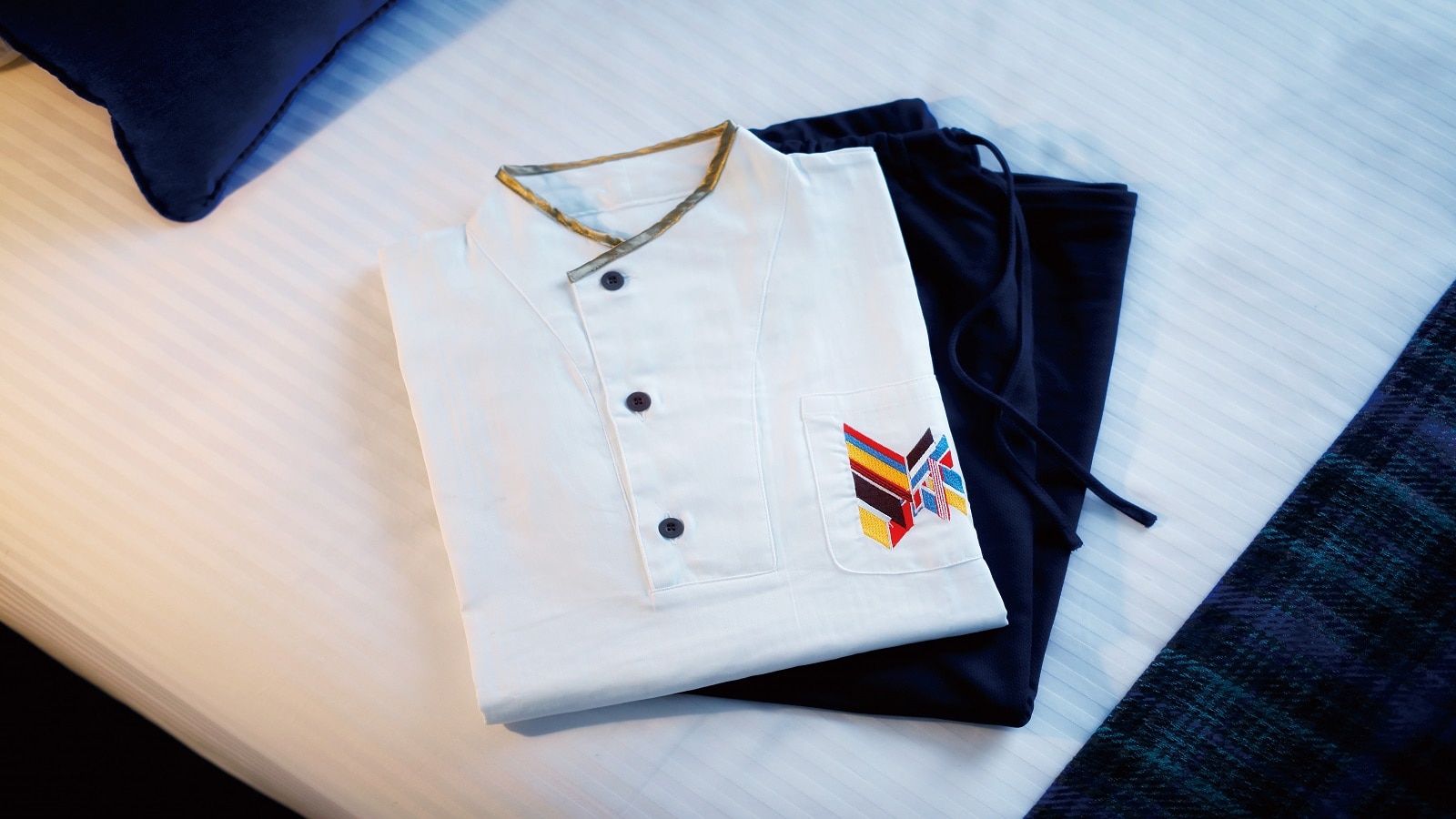 Upper and lower separate nightwear