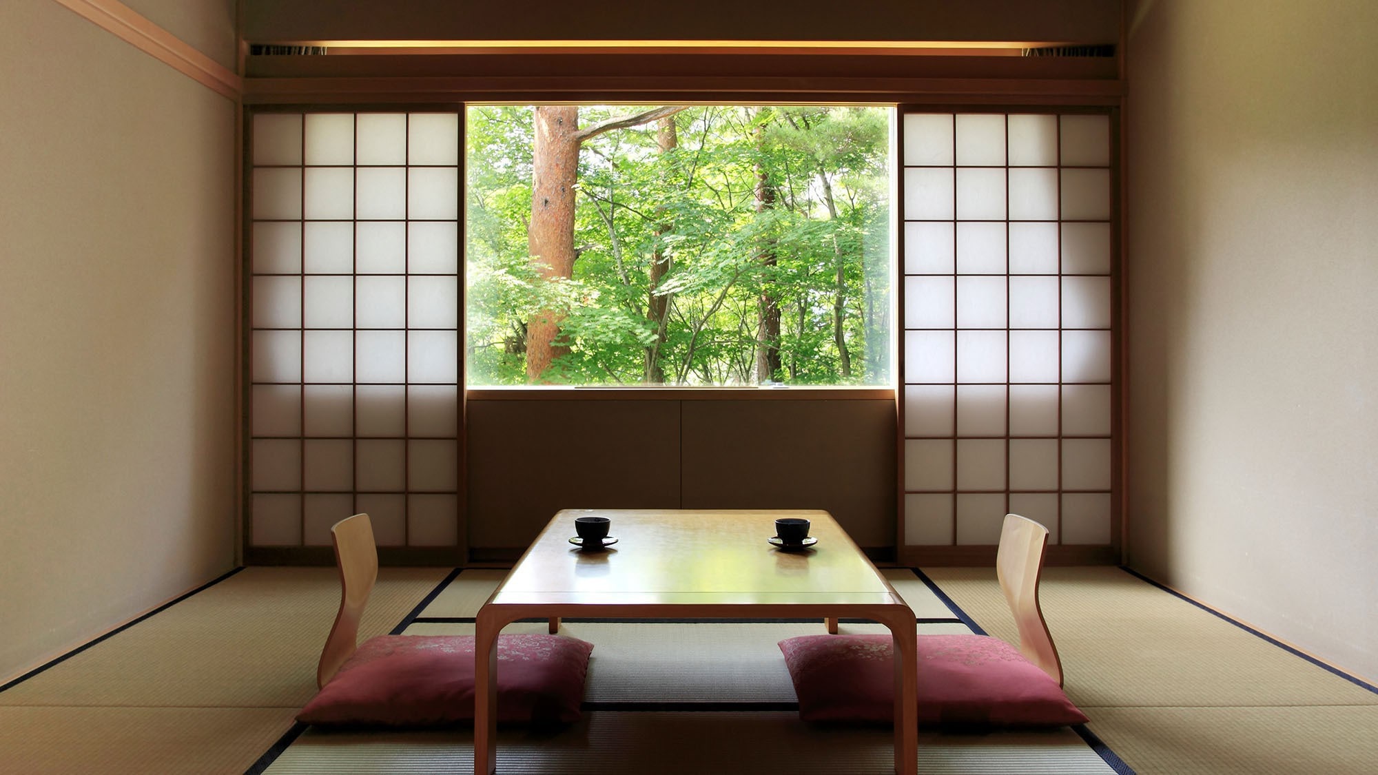 [ห้องสไตล์ญี่ปุ่น] 12 เสื่อทาทามิ ห้องนี้เหมาะสำหรับครอบครัวและสามารถรองรับผู้คนจำนวนมากได้