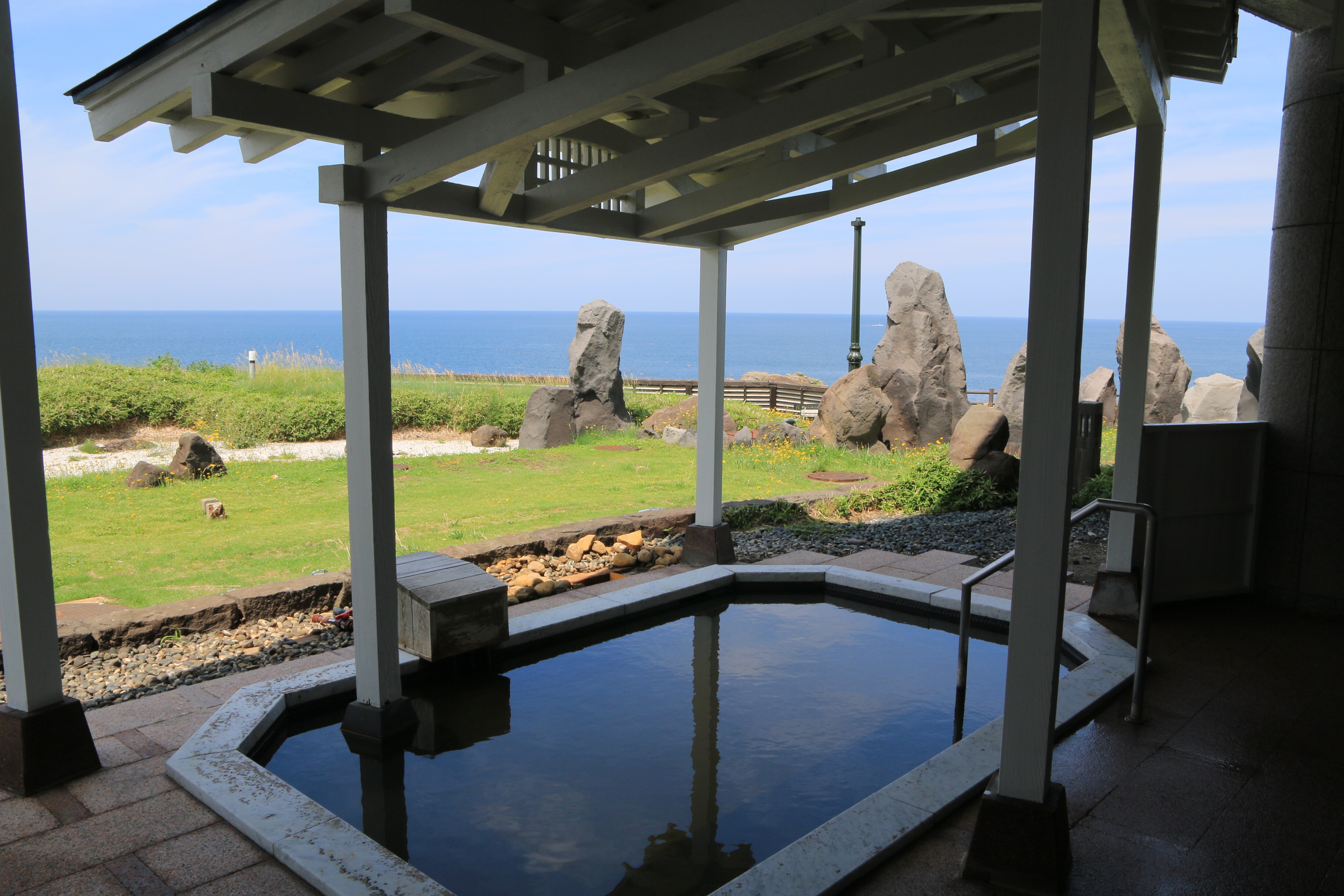 Open-air bath (men's side)