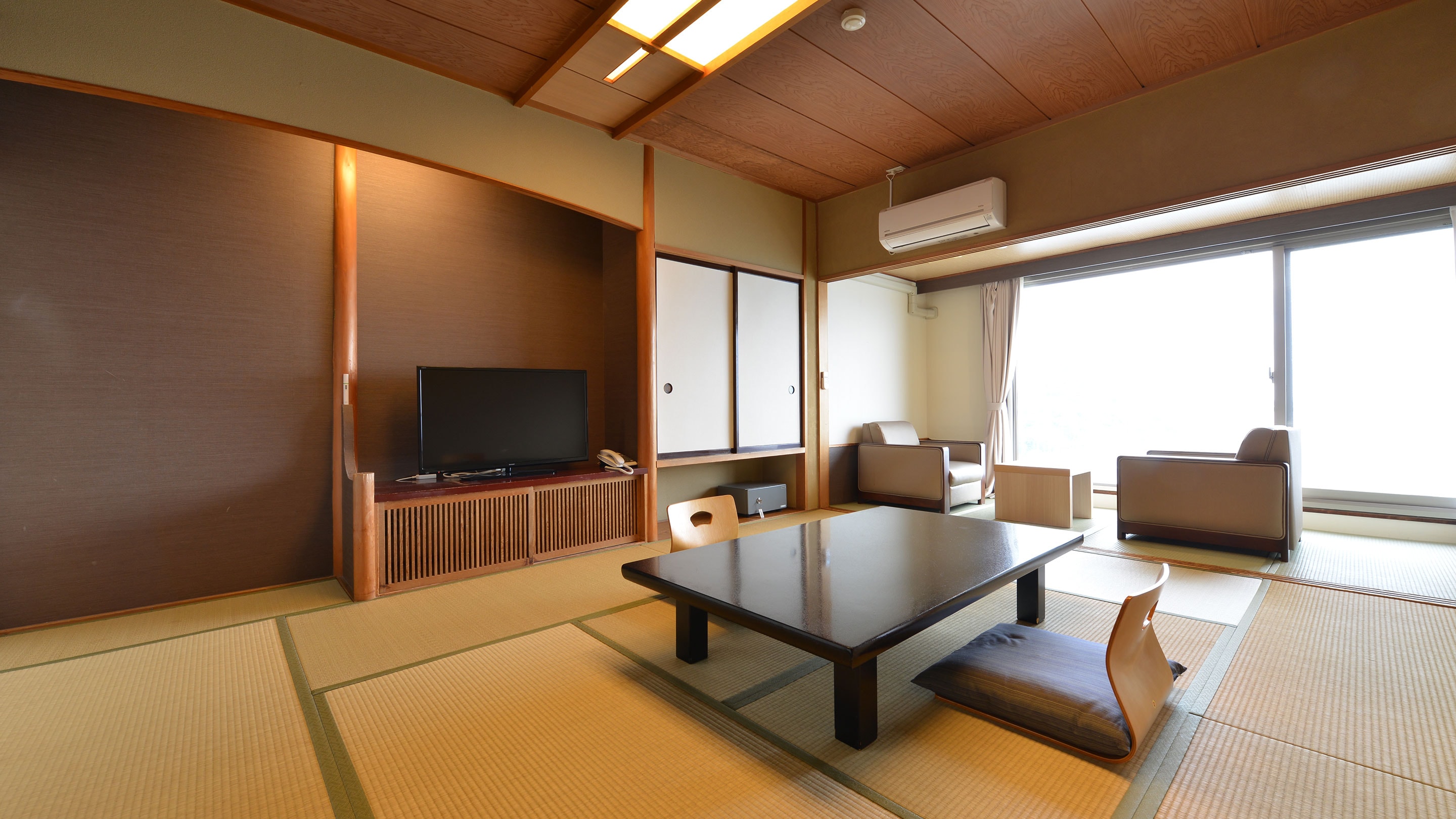 [Non-smoking] Superior Japanese-style room, 10 tatami mats, high floor, indoor bath available (Main building, ocean side) *Illustration