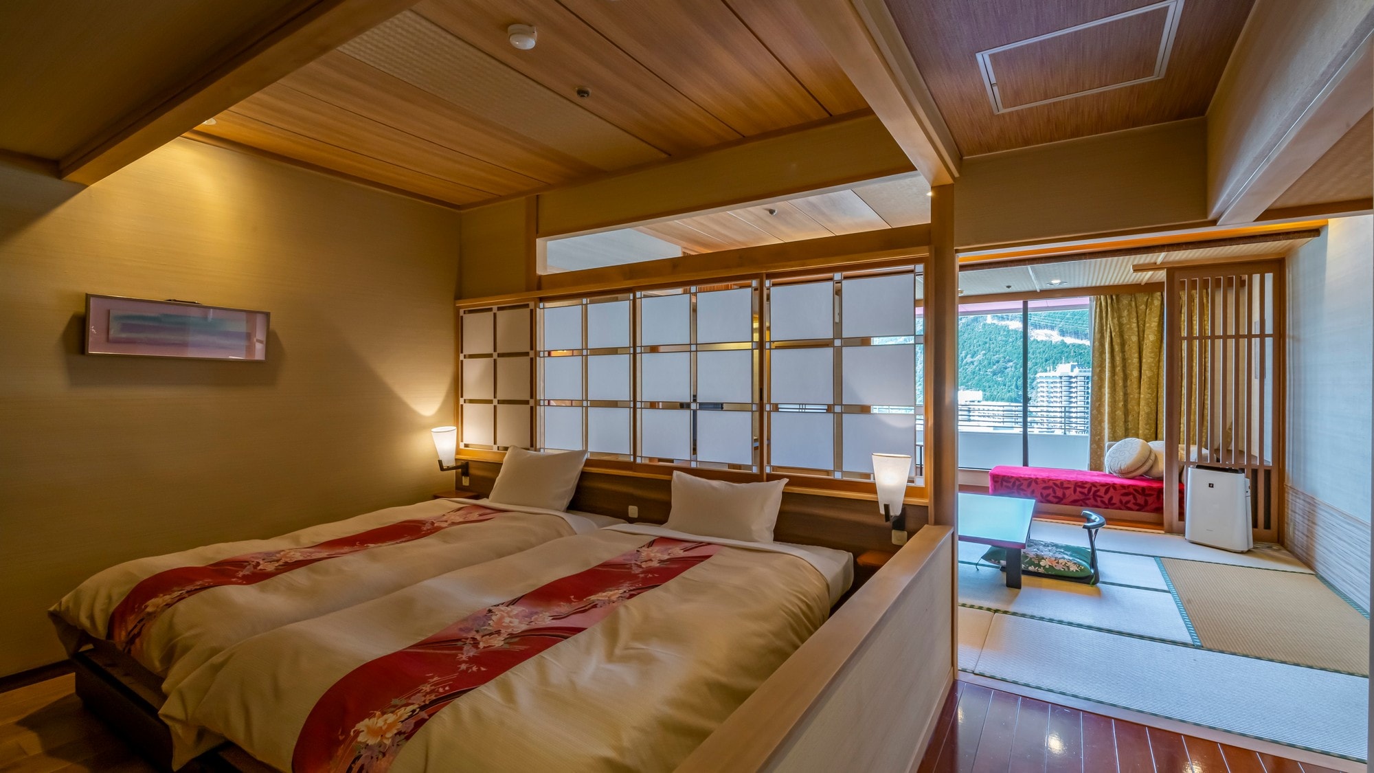 [Main building, upper floors, relaxing floor, Japanese-Western style room] There is a 10 tatami Japanese-style room behind the twin bedroom.
