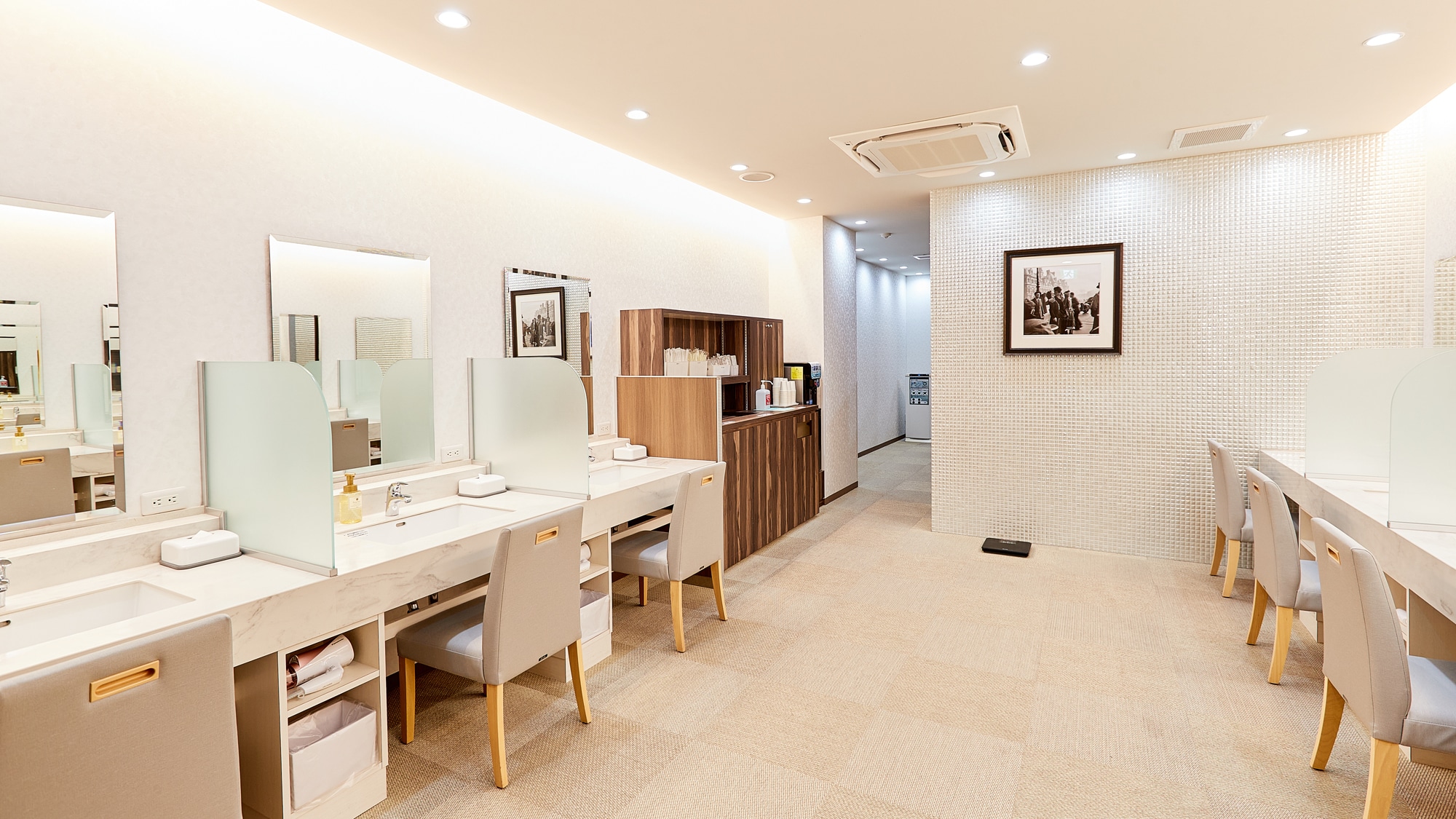 [Women's floor] Highly functional powder room