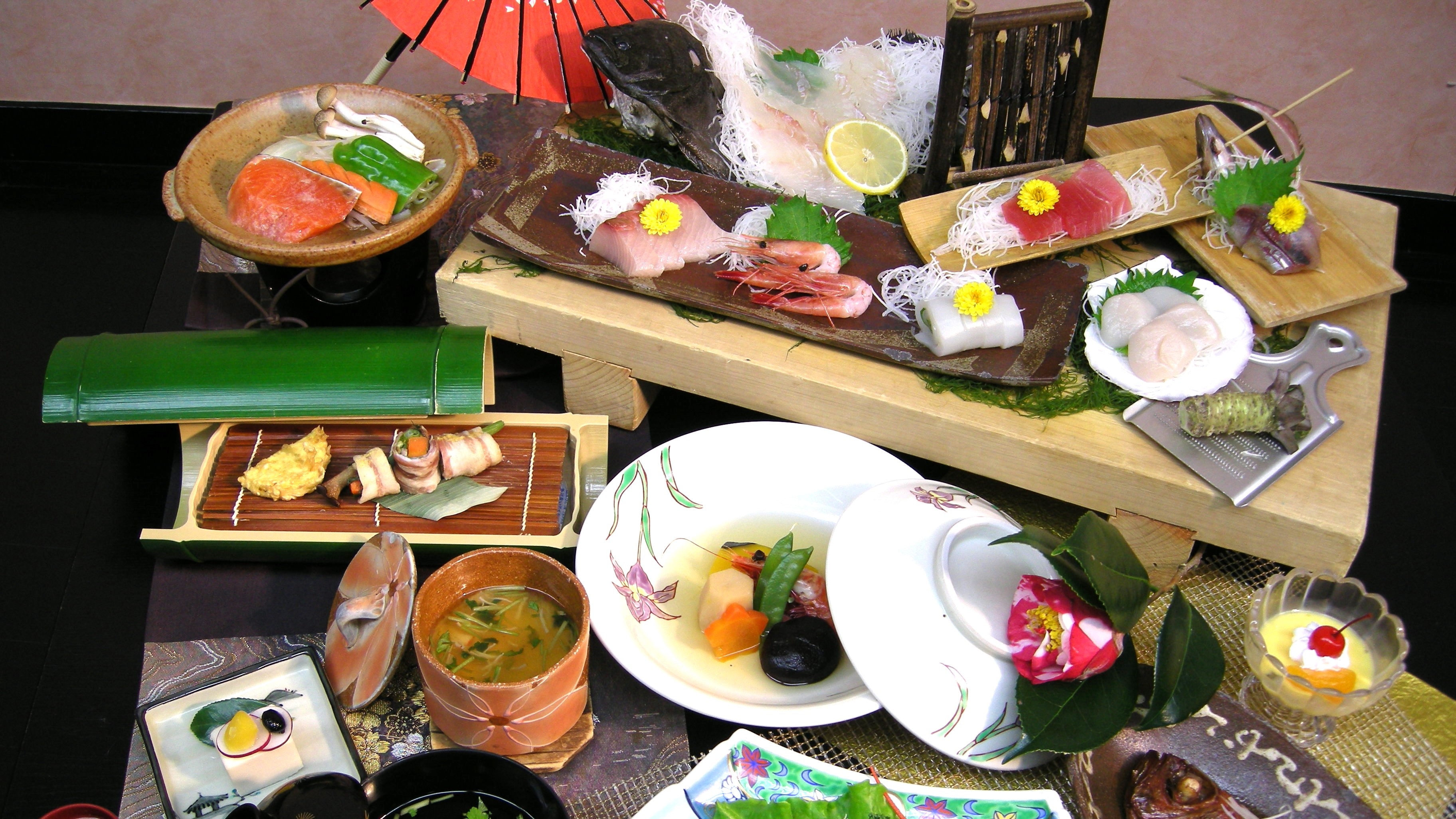 Dinner with a plate of flounder and boiled golden-eyed snapper as the main dish (image)
