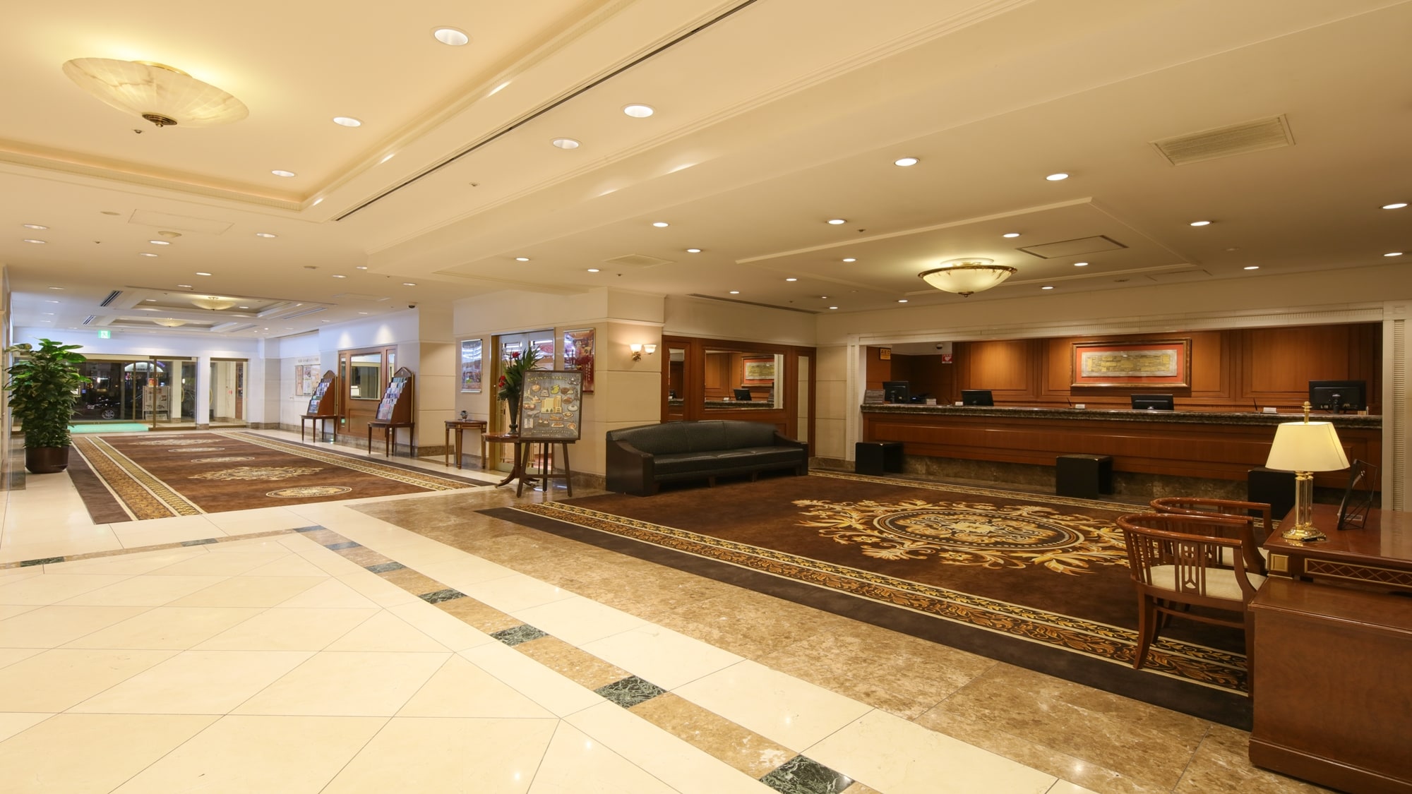 ロビーエントランス　2000　1125