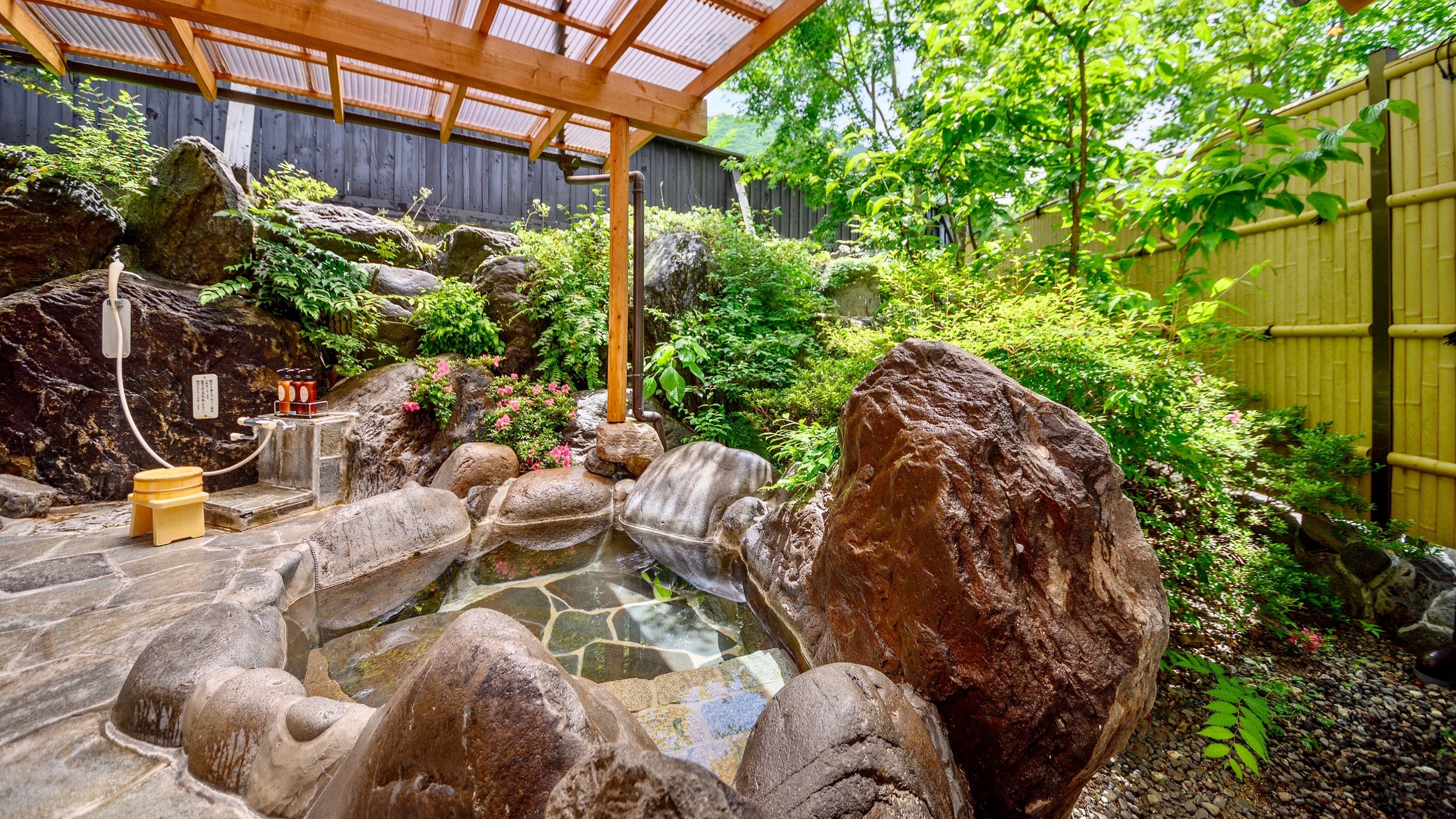 Guest room / open-air bath