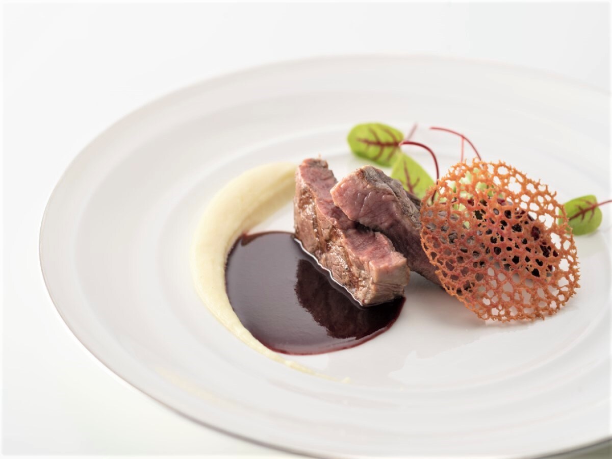 Makan sepanjang hari "Fuka" Fillet daging sapi panggang (contoh)