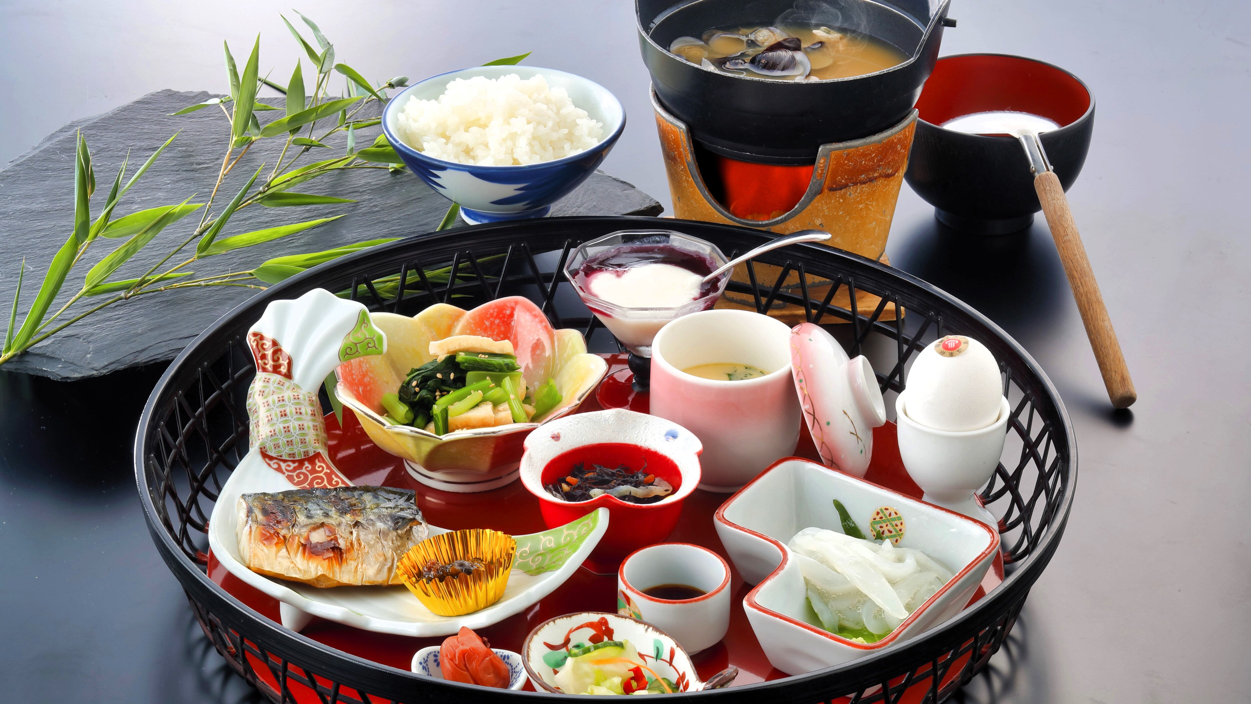 [Energetic breakfast] Enjoy a healthy morning with delicious "Clam miso soup" and lots of side dishes♪