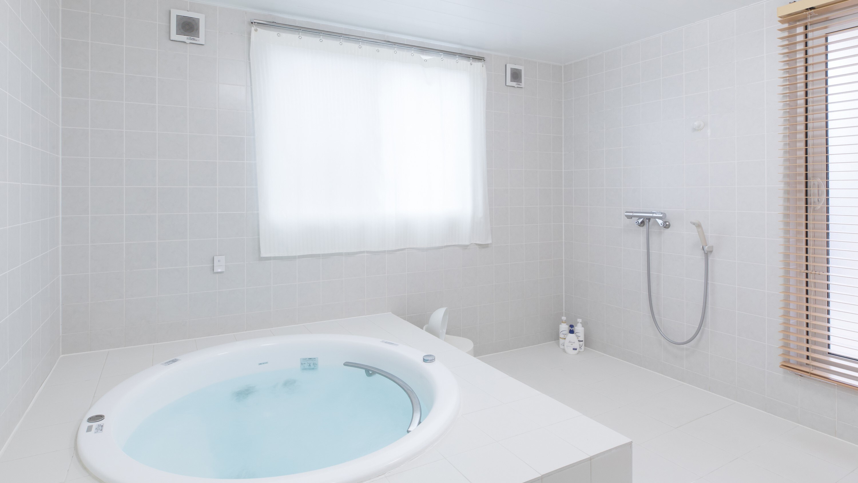 Building 2 Jet bath