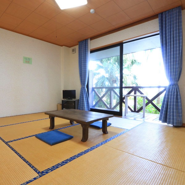 [8 tatami Japanese-style room] A spacious Japanese-style room that can accommodate up to 5 people. Recommended for groups and families.