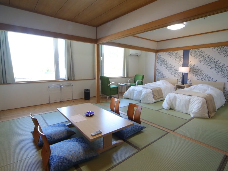 Japanese-style twin room (large room type)