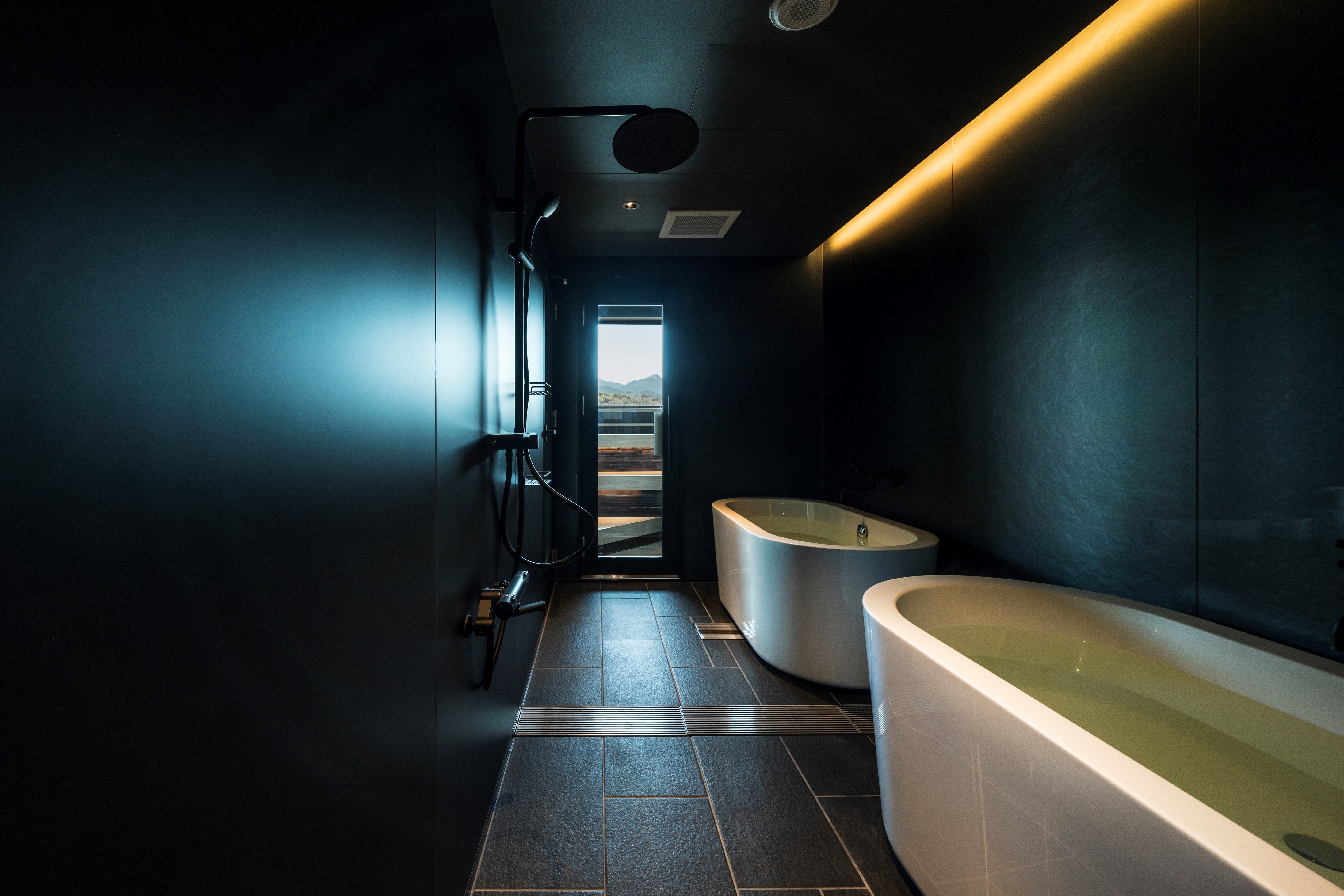 Bathroom (Sauna Suite 5 & 7)