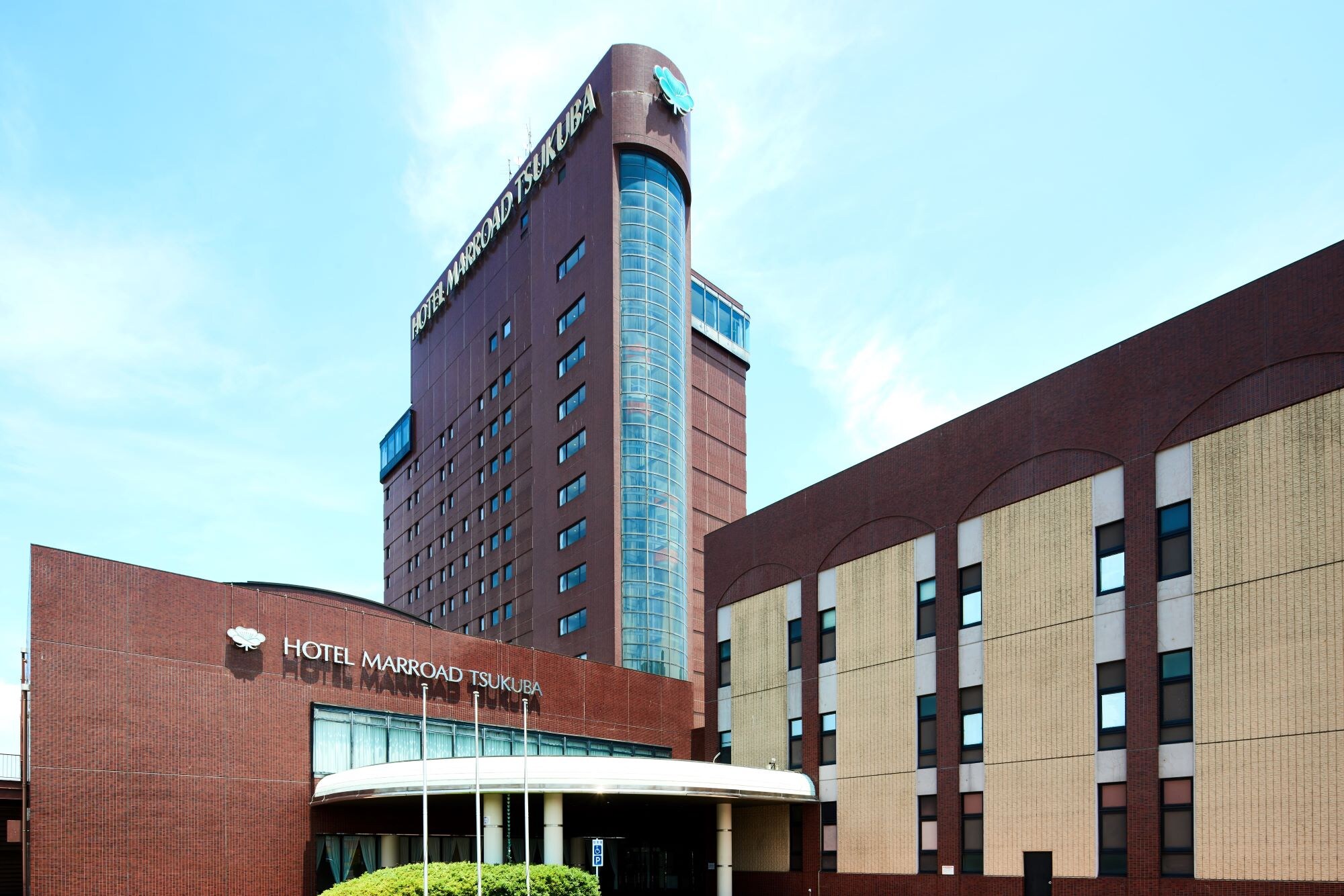 Penampilan hotel, siang hari