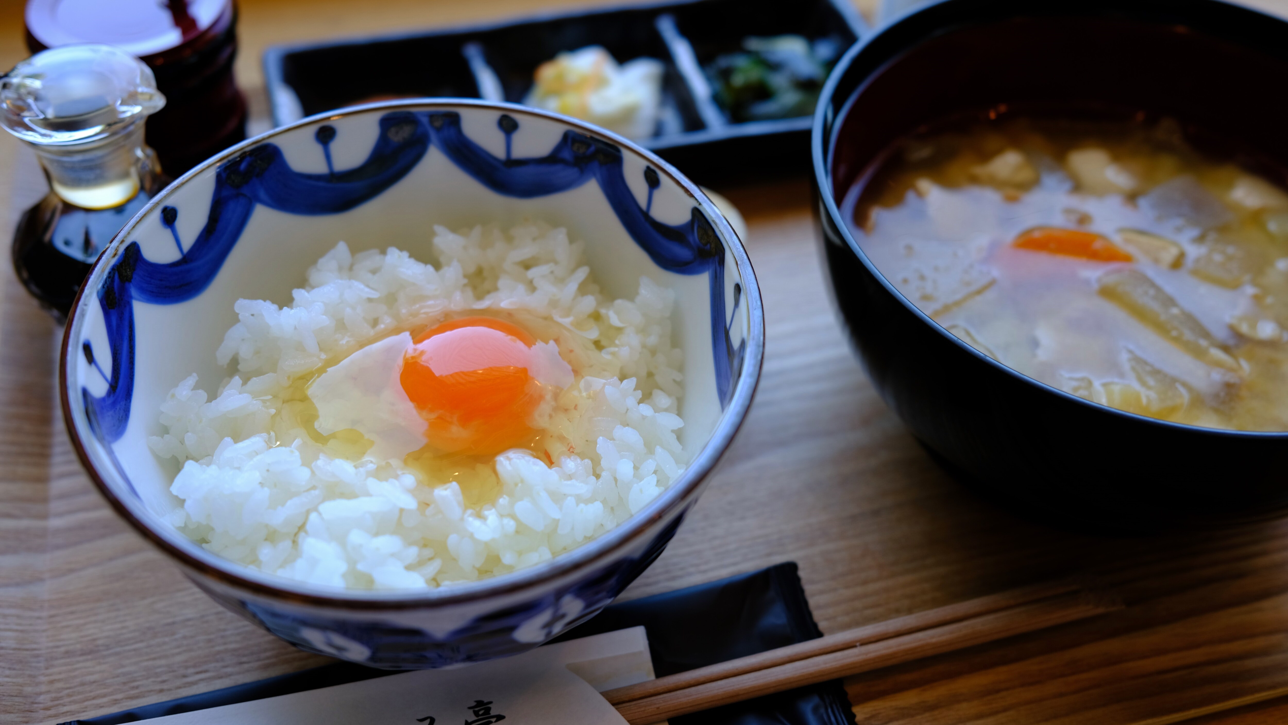 An example of the special egg-on-rice dish at "Menya Iwamitei" *Approximately 10 minutes by car from the hotel