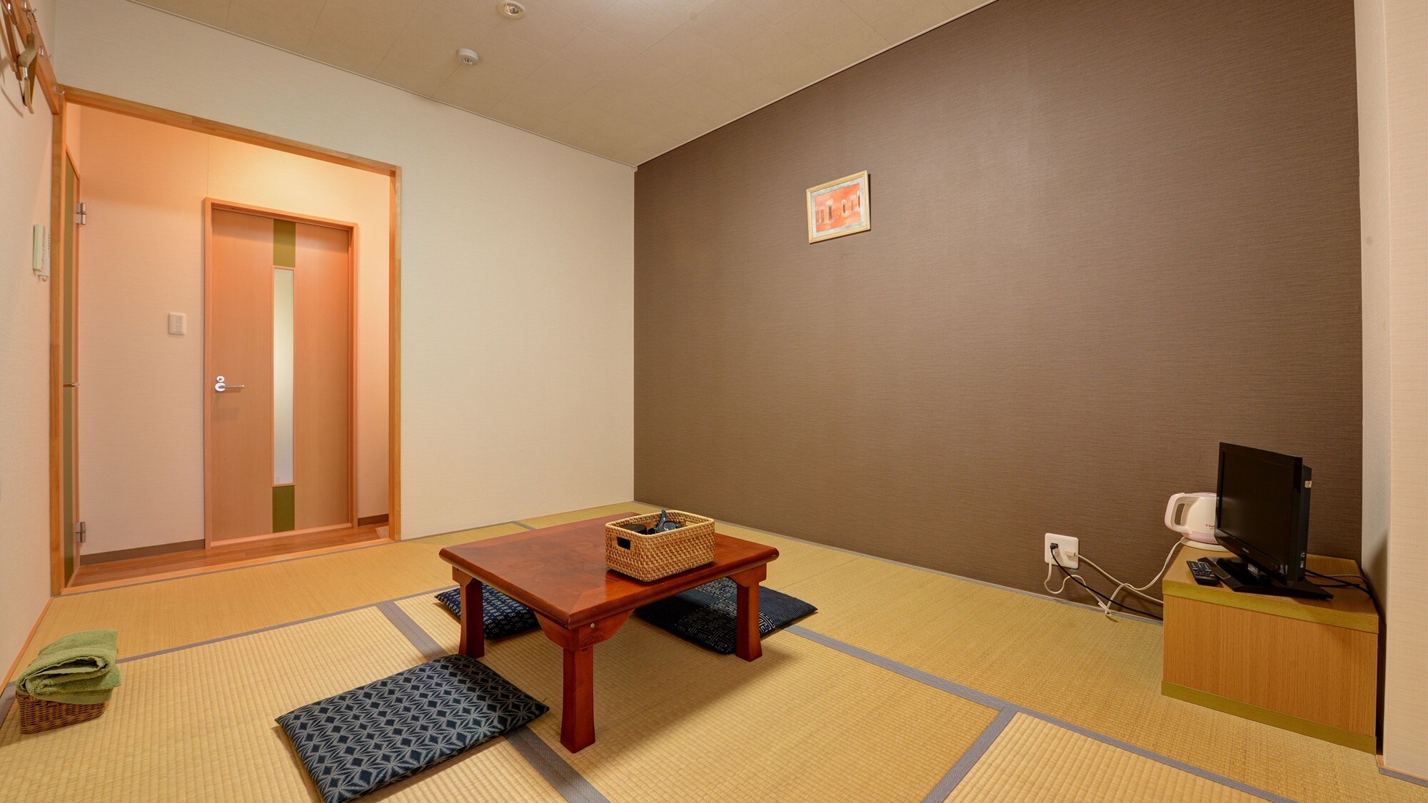 * [Japanese-style room, 6 tatami mats] A 6 tatami mat room with a calm atmosphere that can be used by solo travelers.
