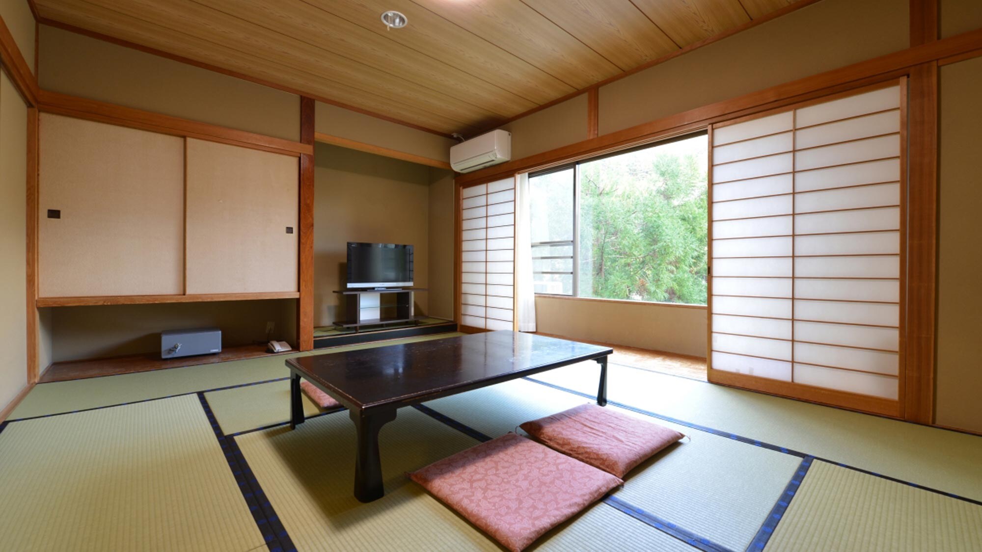 [Fujikan] Main building, Japanese-style room 10 + 6 tatami mats