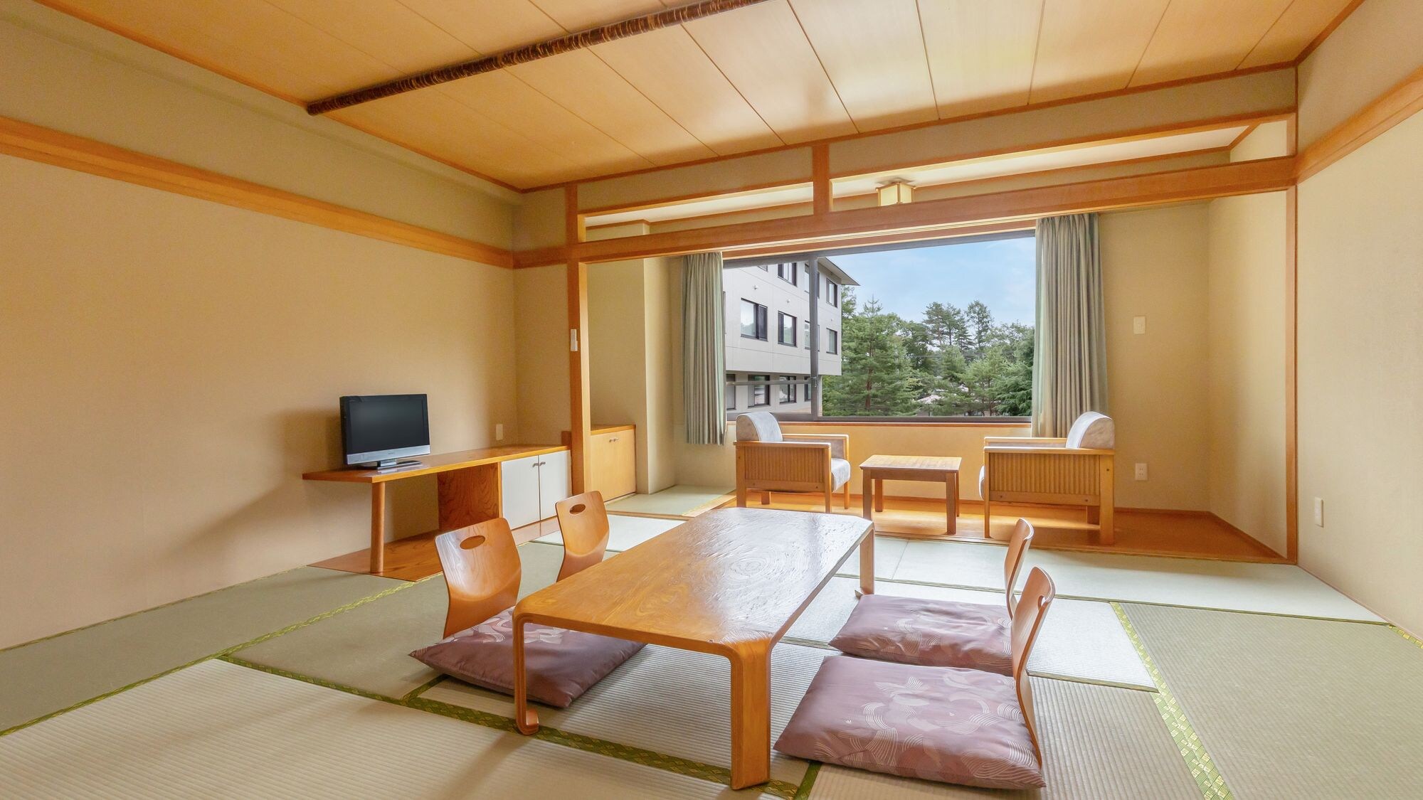 Japanese-style room (12 tatami mats)